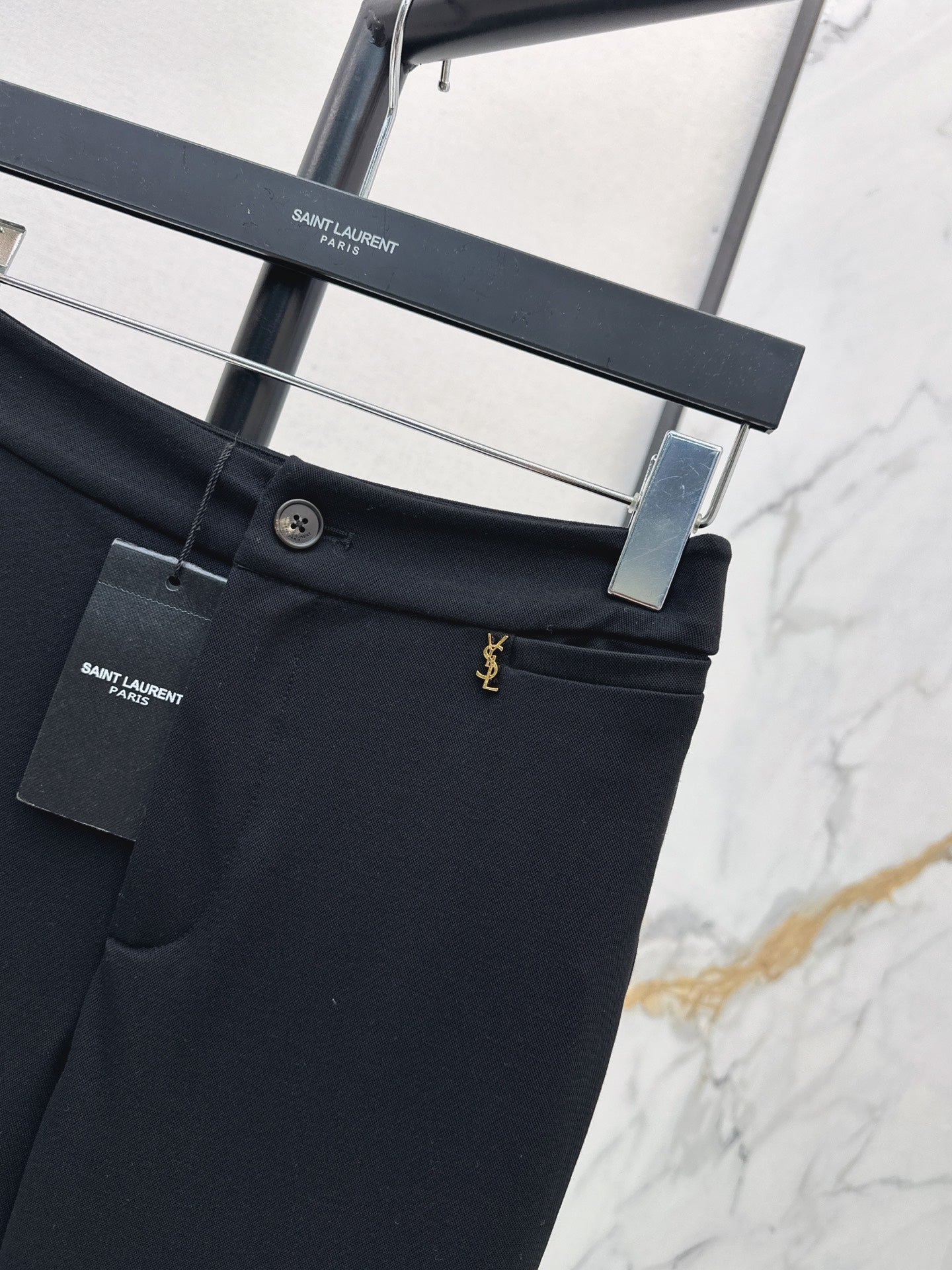 26FW New Classic Color-Block Cropped Leggings with Hardware Detail 🖤