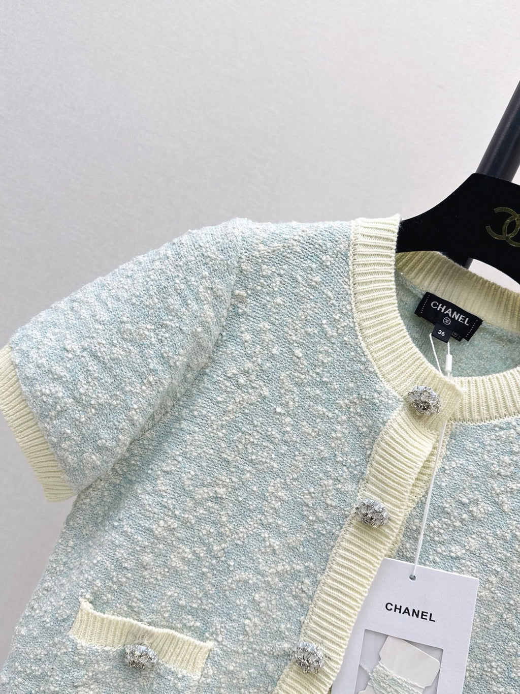 26FW New Short-Sleeve Knit Top with Contrast Trim 🩵