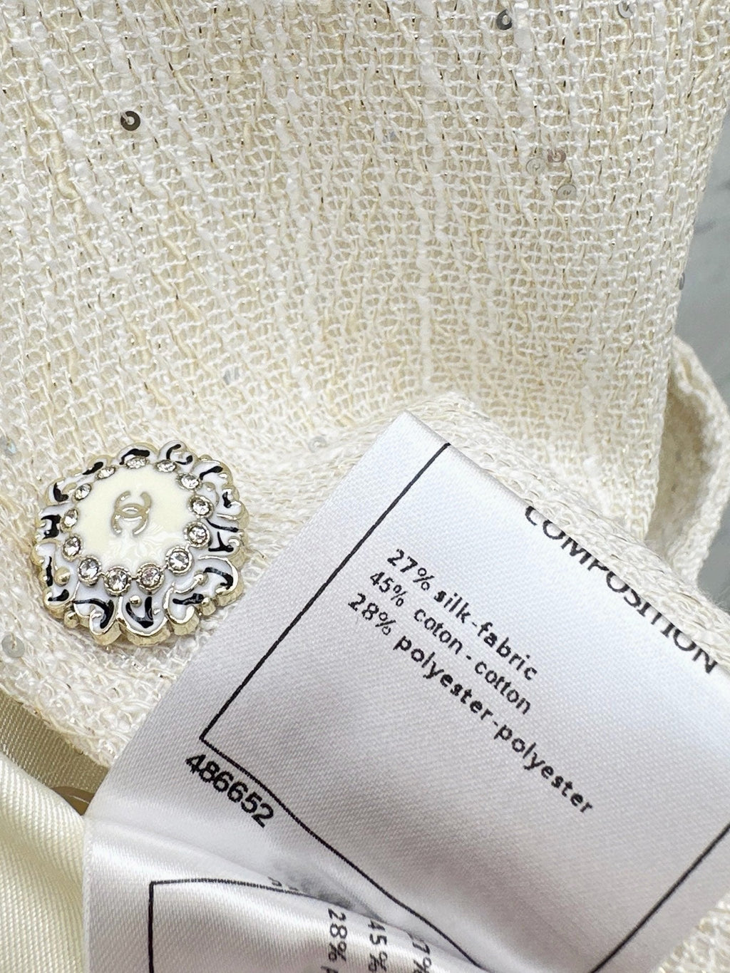 26FW New Sleeveless Knit Vest with 3D Floral Embellishment 🤍