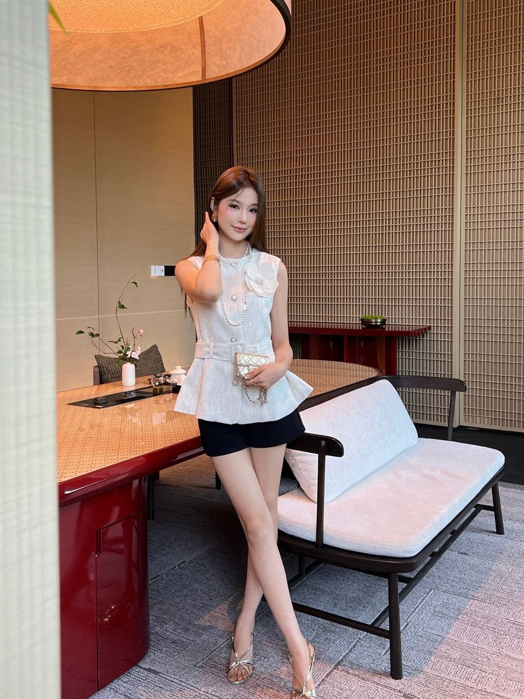 26FW New Sleeveless Knit Vest with 3D Floral Embellishment 🤍