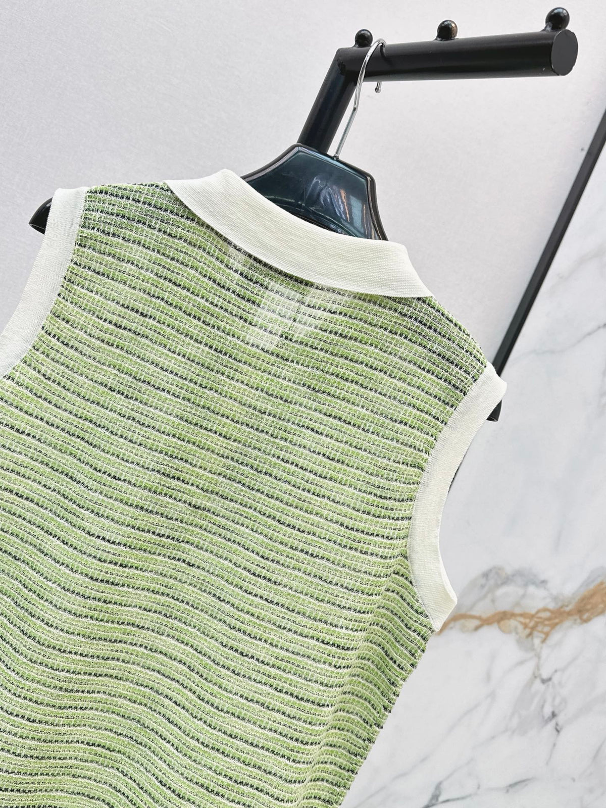 26FW New Color-Block Collared Sleeveless Knit Vest 🤍