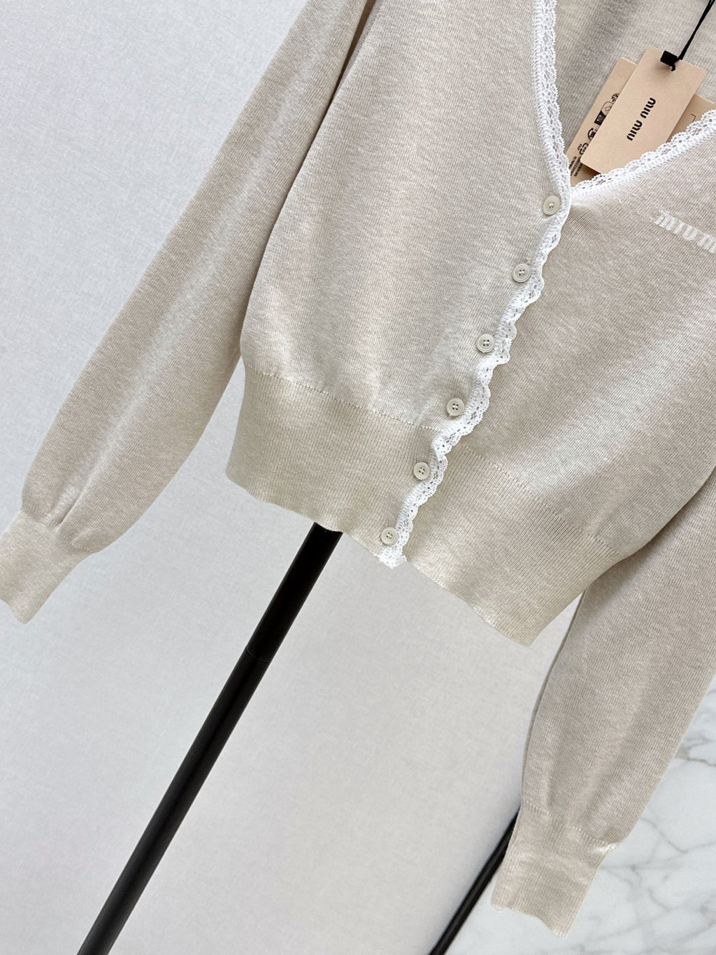 26FW New Lace-Trim V-Neck Knit Cardigan 🤍