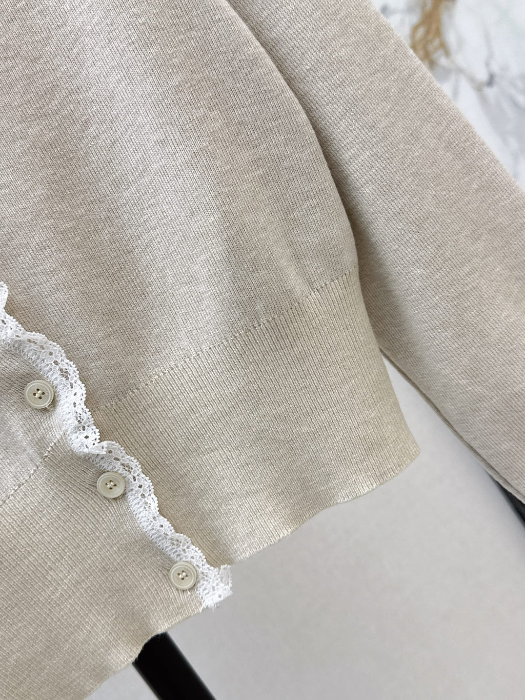 26FW New Lace-Trim V-Neck Knit Cardigan 🤍