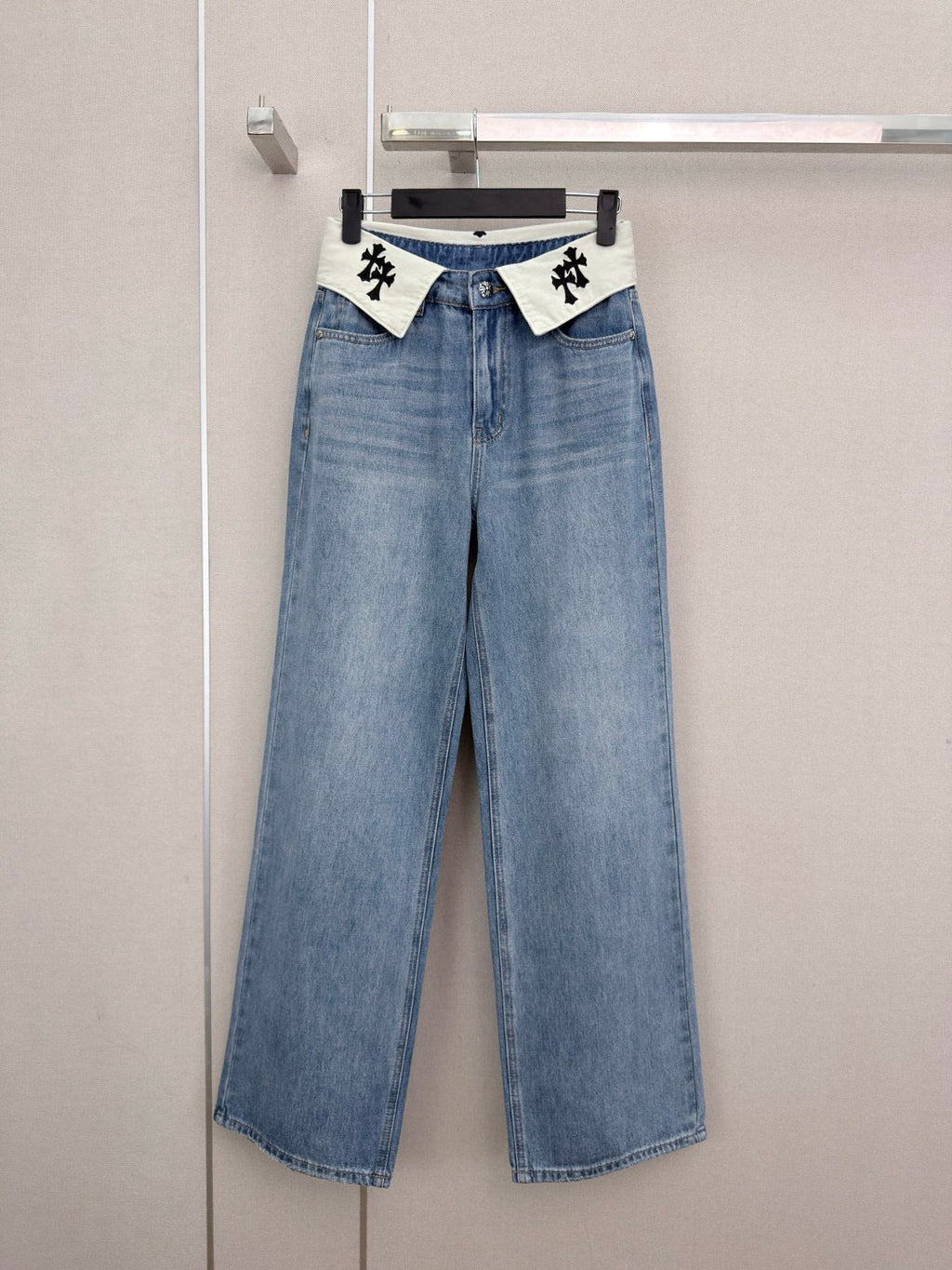 🔥HOT🔥 26FW New Embroidered Cross Fold-Over Waist Straight-Leg Jeans