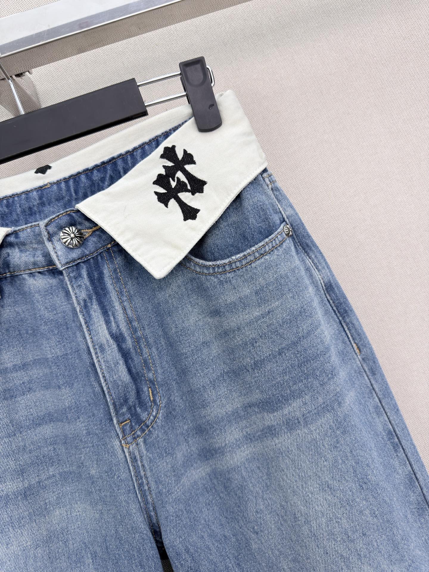 🔥HOT🔥 26FW New Embroidered Cross Fold-Over Waist Straight-Leg Jeans