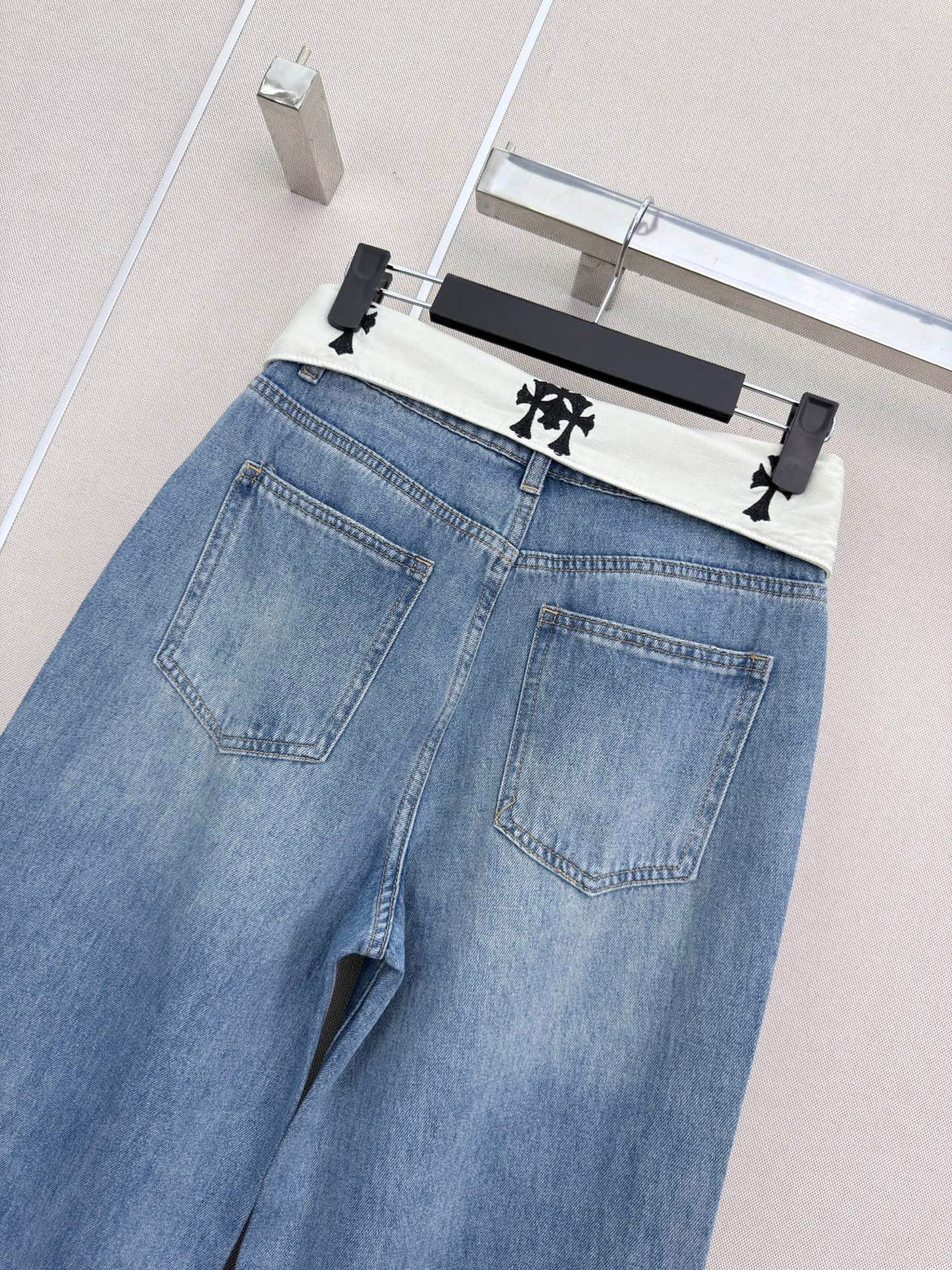 🔥HOT🔥 26FW New Embroidered Cross Fold-Over Waist Straight-Leg Jeans