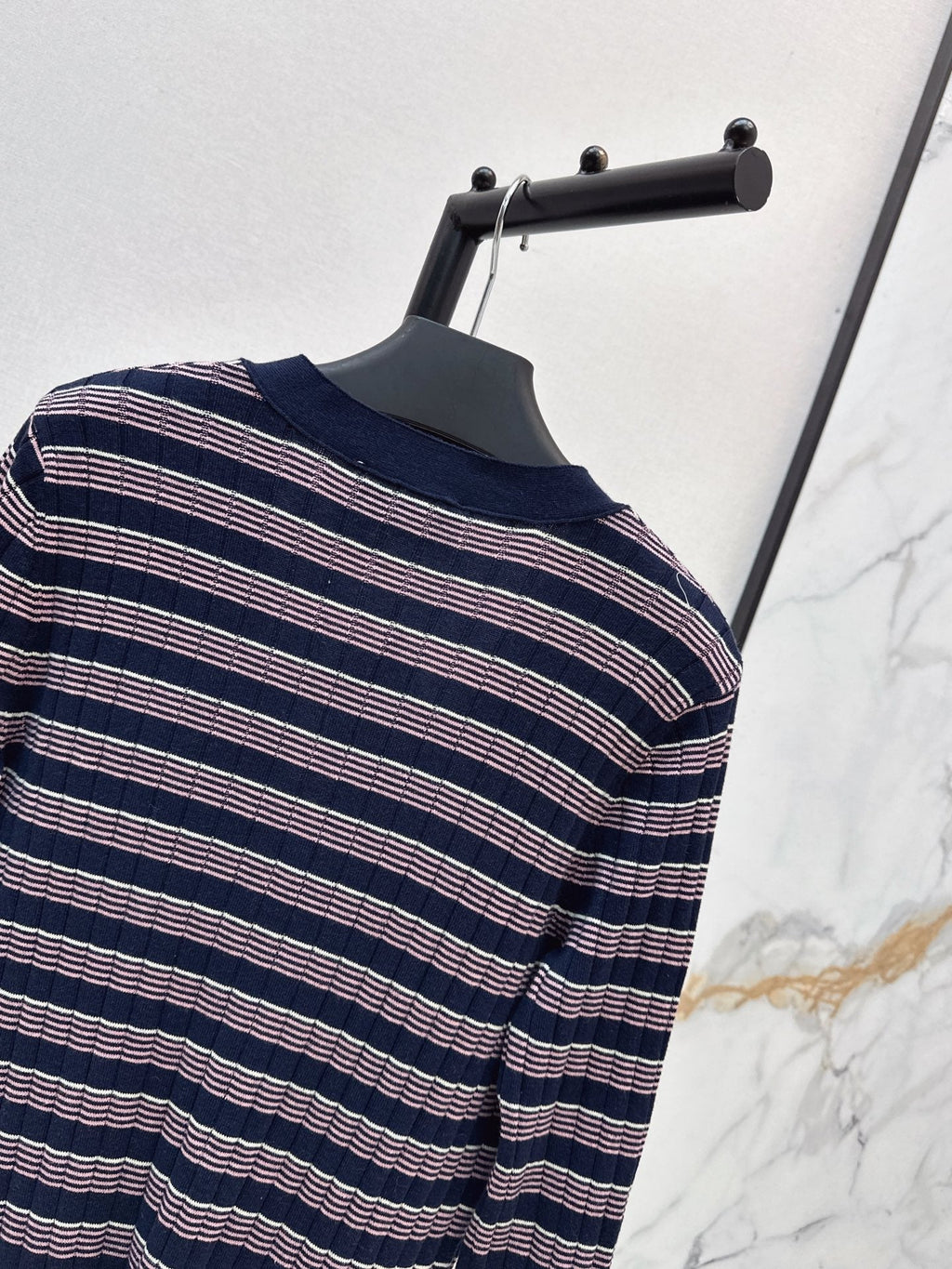 26FW New V-Neck Striped Knit Cardigan 🖤