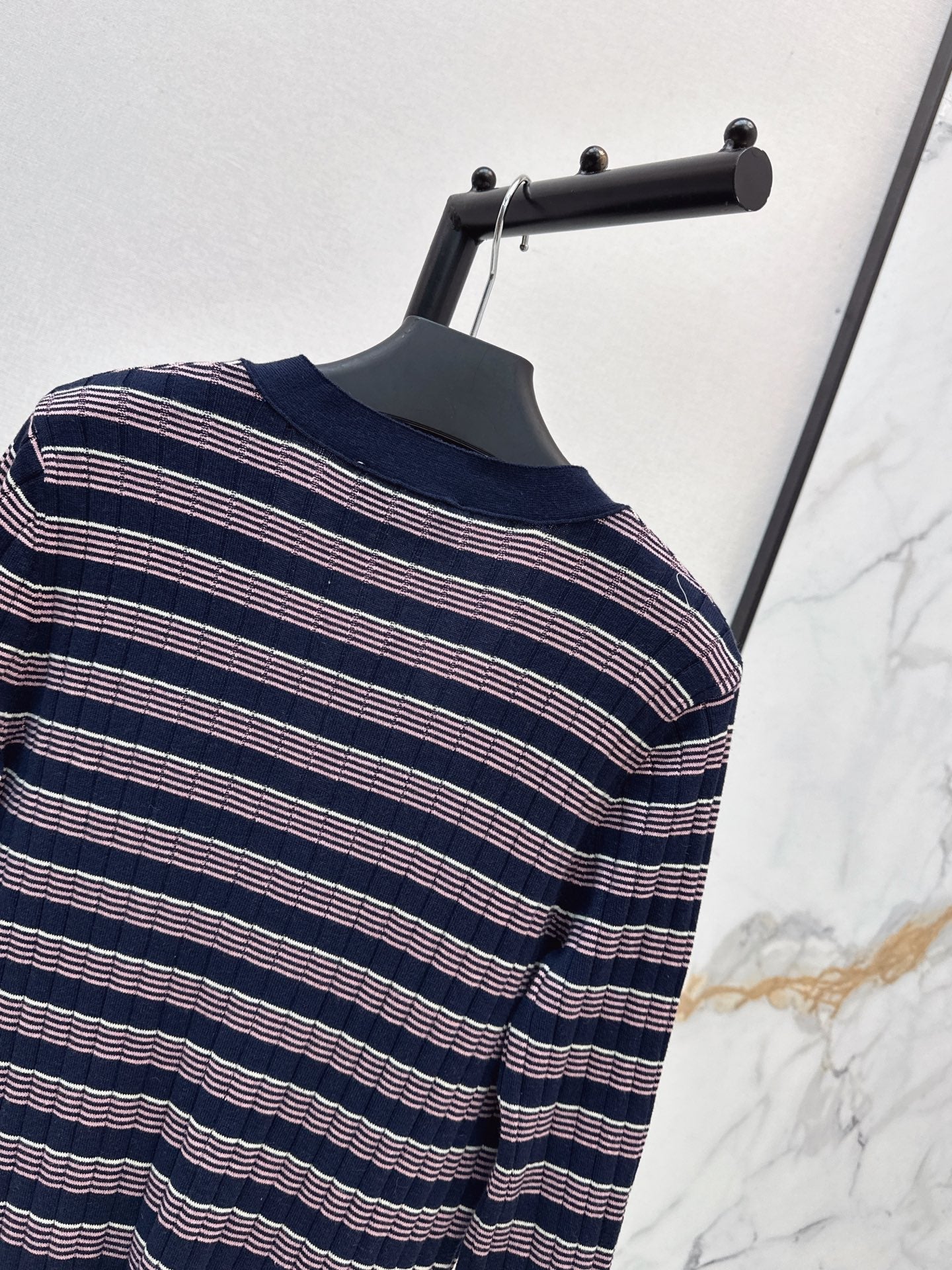 26FW New V-Neck Striped Knit Cardigan 🖤