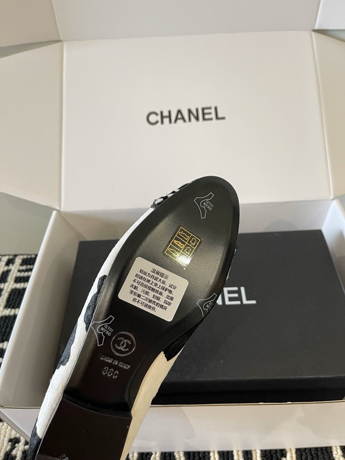 26FW New Classic Flats