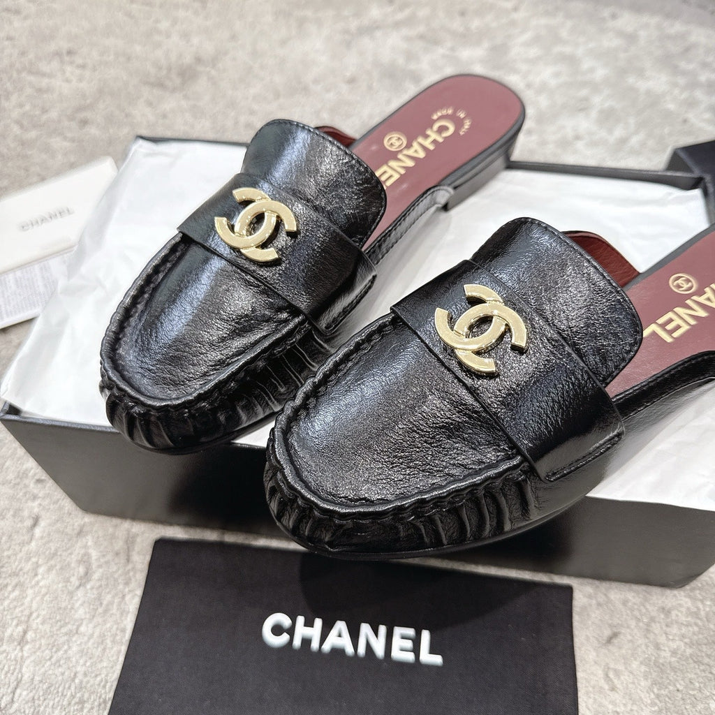 26FW New Pleated Flat Mule Mules – Vintage-Style Closed-Toe Slip-Ons