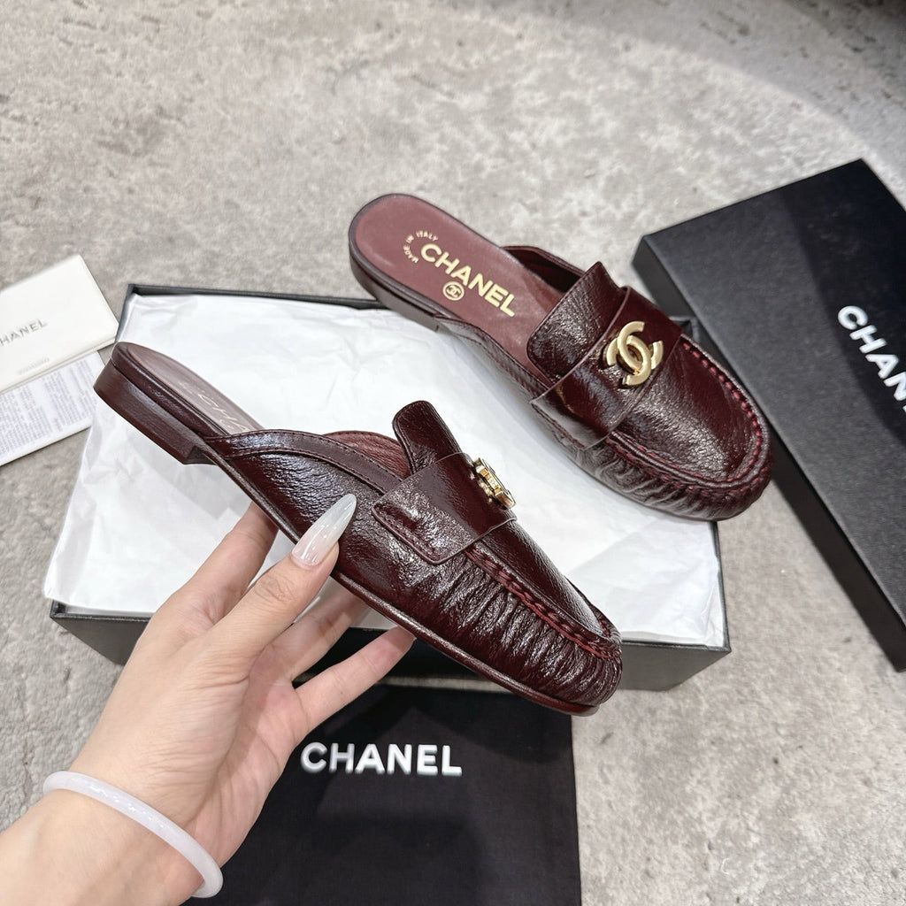 26FW New Pleated Flat Mule Mules – Vintage-Style Closed-Toe Slip-Ons