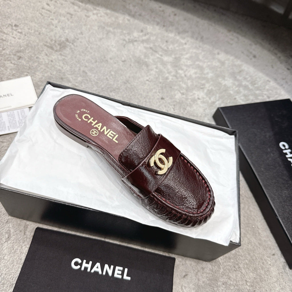 26FW New Pleated Flat Mule Mules – Vintage-Style Closed-Toe Slip-Ons