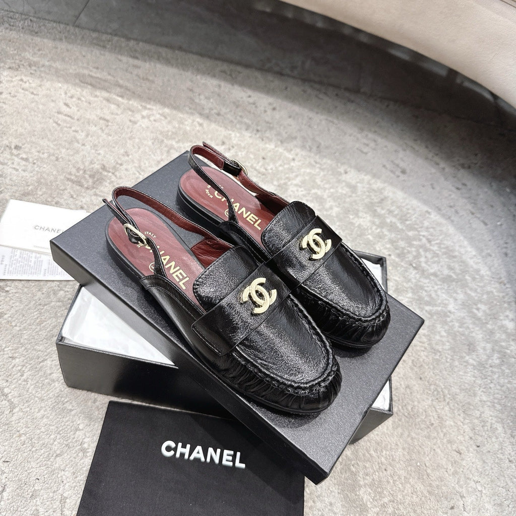 26FW New Pleated Flat Mules – Vintage-Style Closed-Toe Sandals