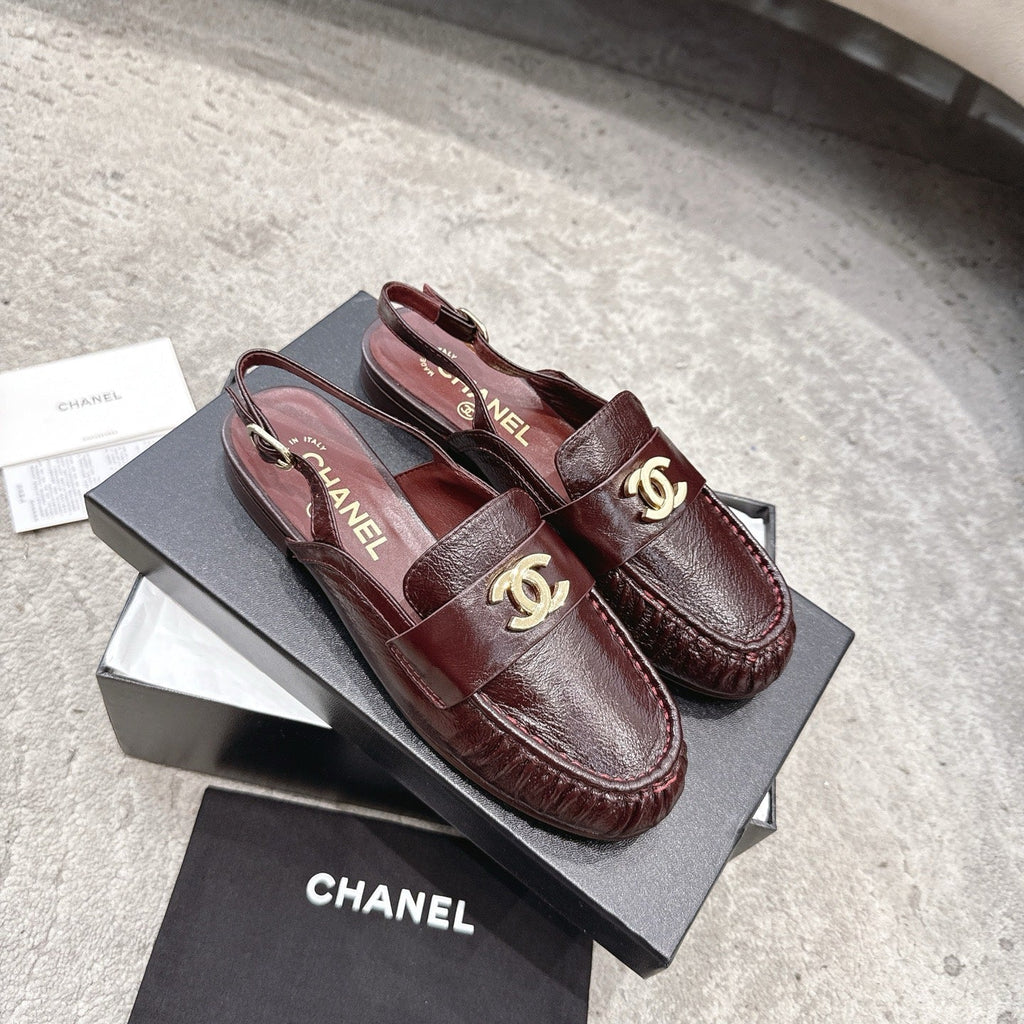 26FW New Pleated Flat Mules – Vintage-Style Closed-Toe Sandals