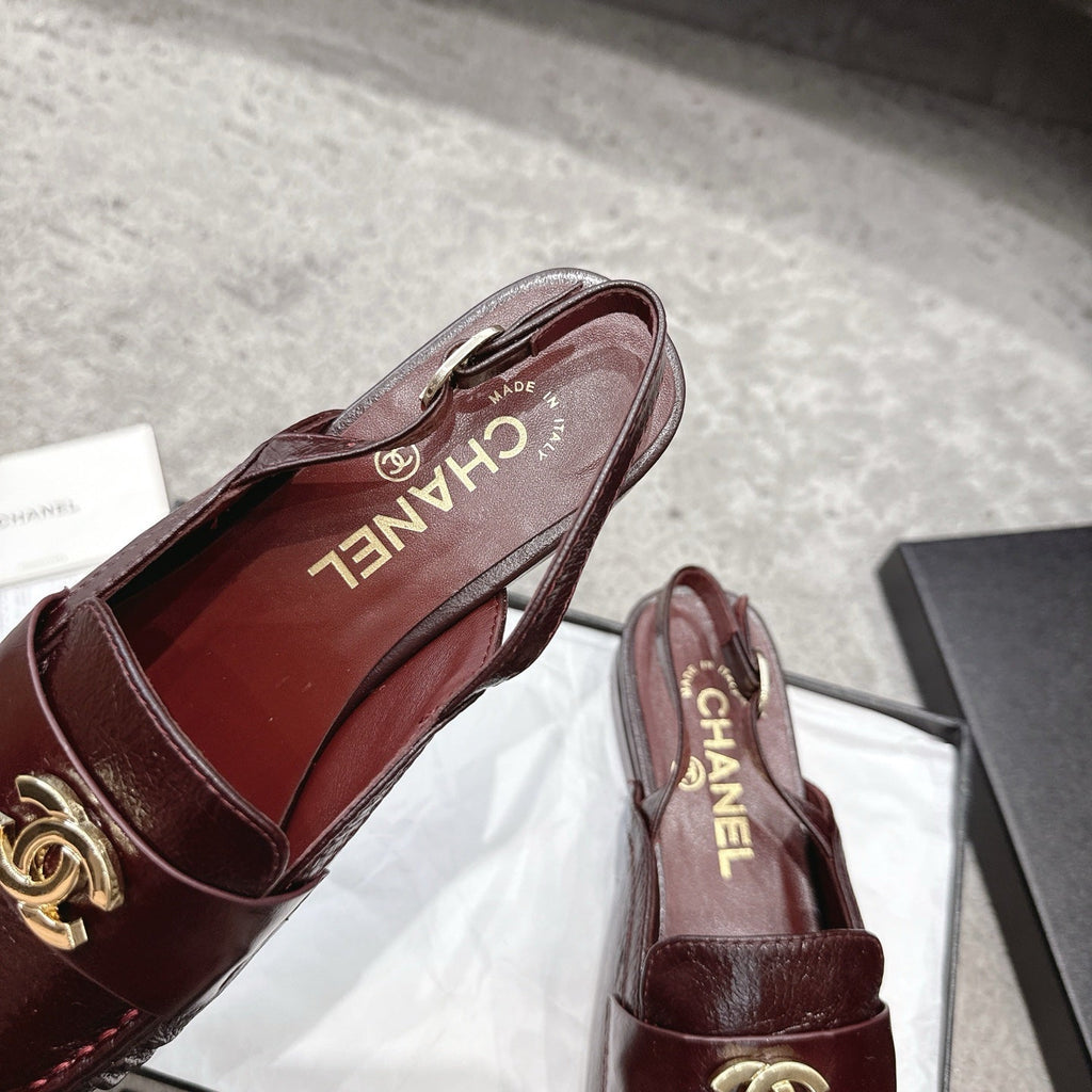 26FW New Pleated Flat Mules – Vintage-Style Closed-Toe Sandals