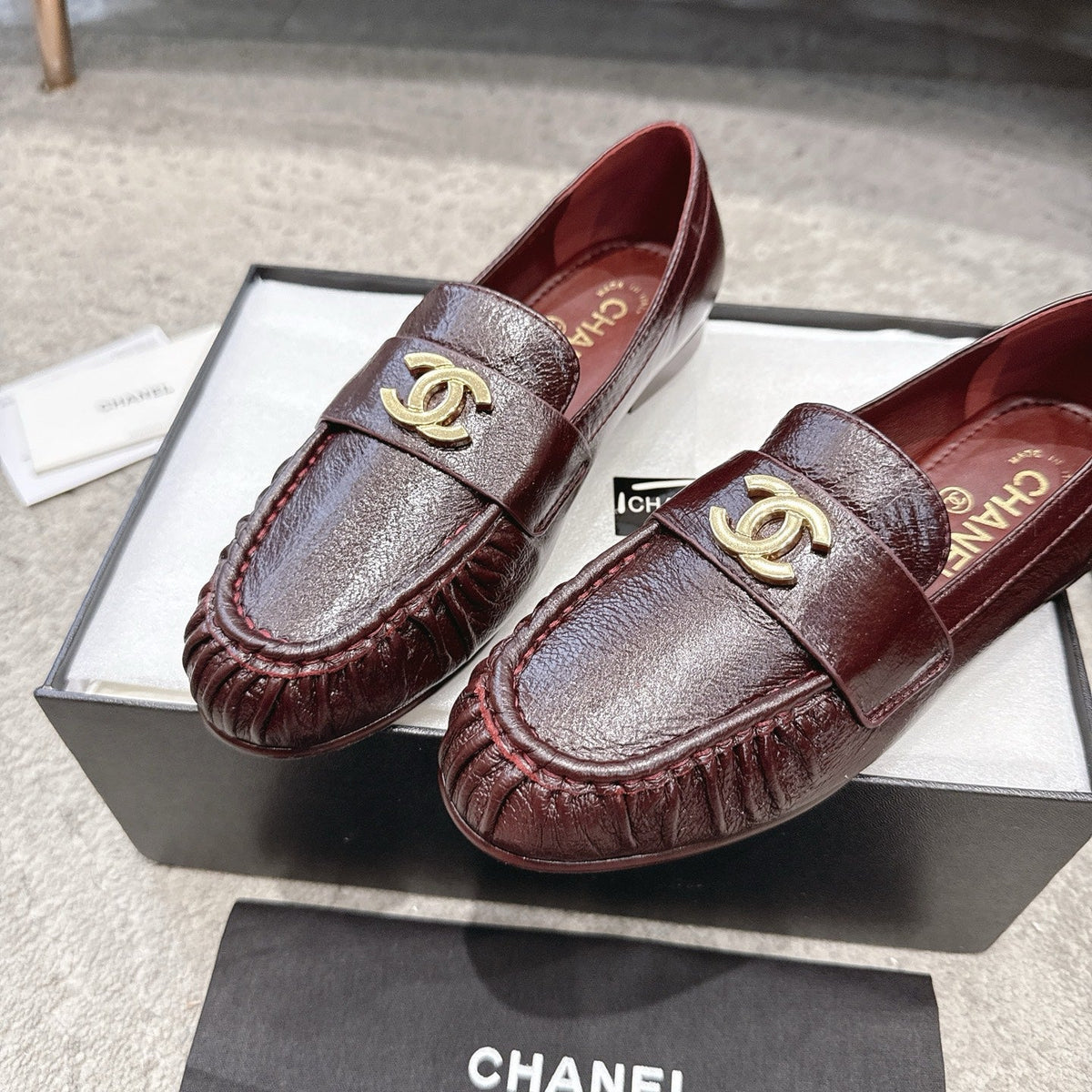 26FW New Pleated Flat Mules – Vintage-Style Flats