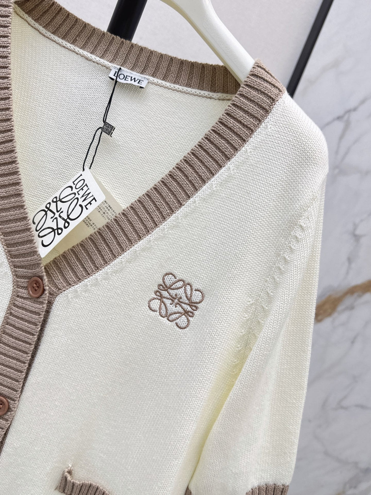 26FW New V-Neck Short-Sleeve Knit Top 🤍