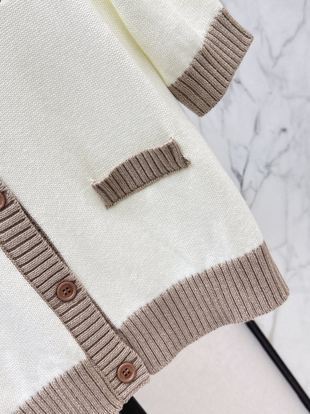 26FW New V-Neck Short-Sleeve Knit Top 🤍