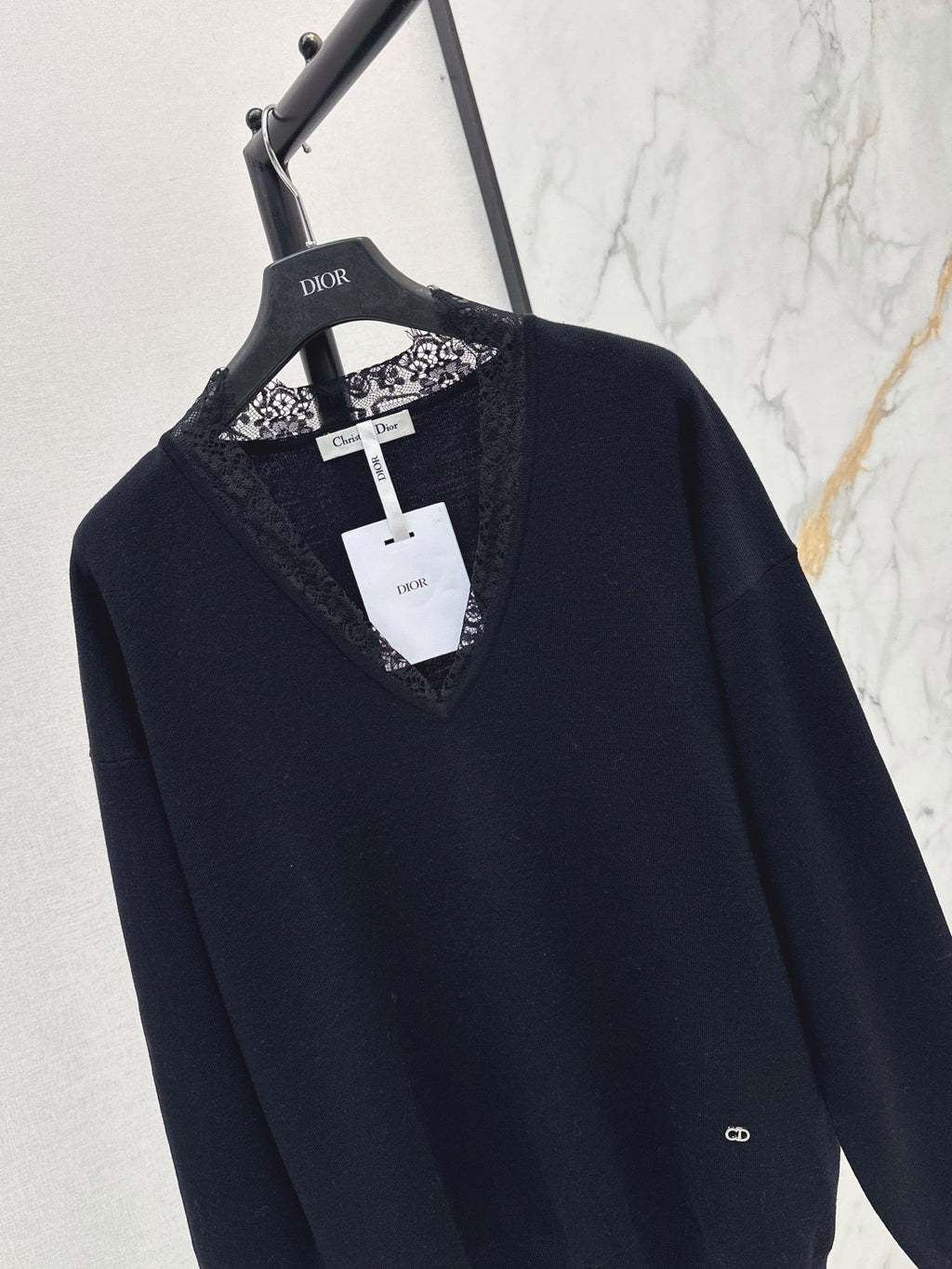26FW New Cashmere Top with Lace-Panel V-Neck 🖤