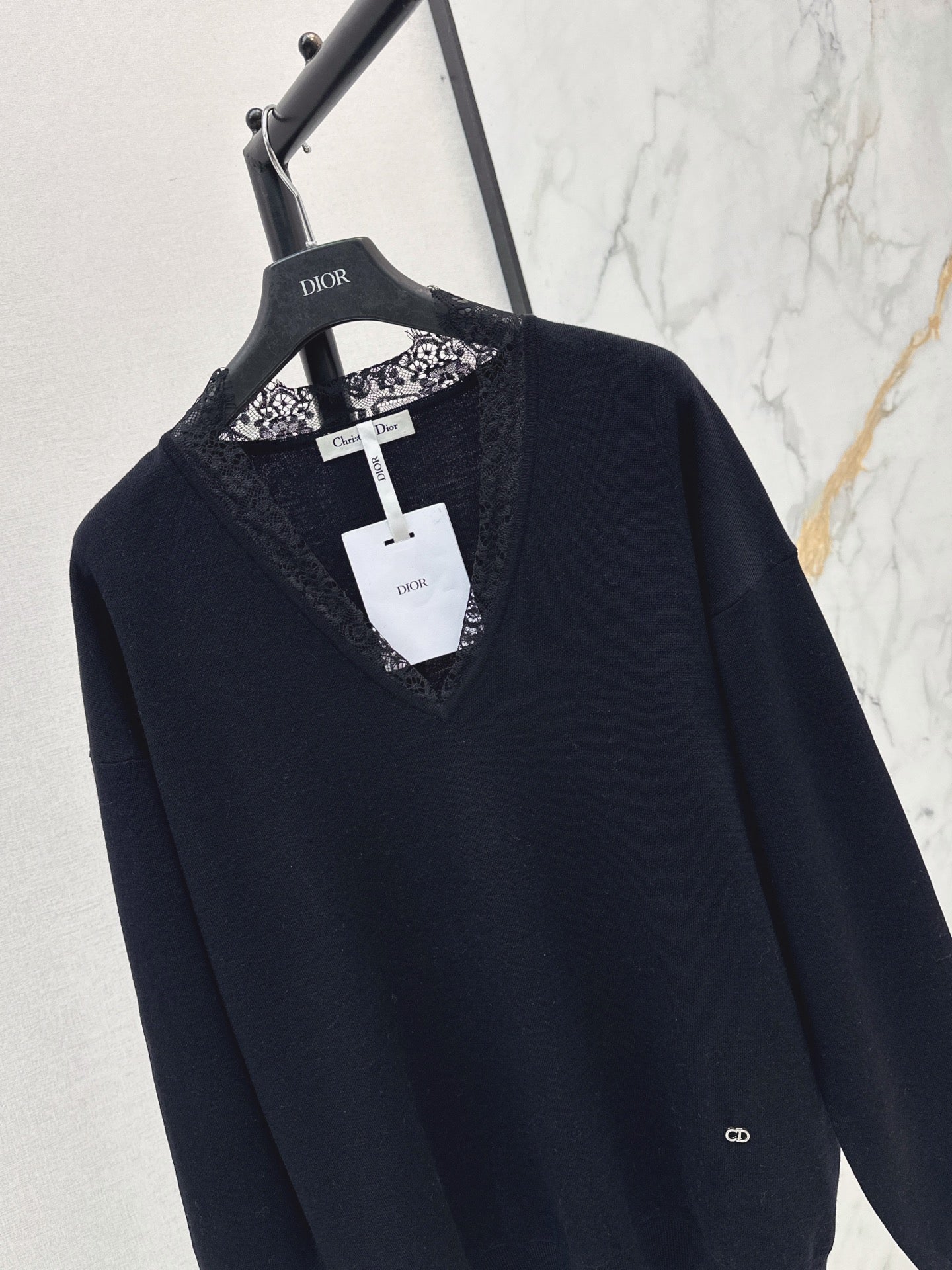 26FW New Cashmere Top with Lace-Panel V-Neck 🖤