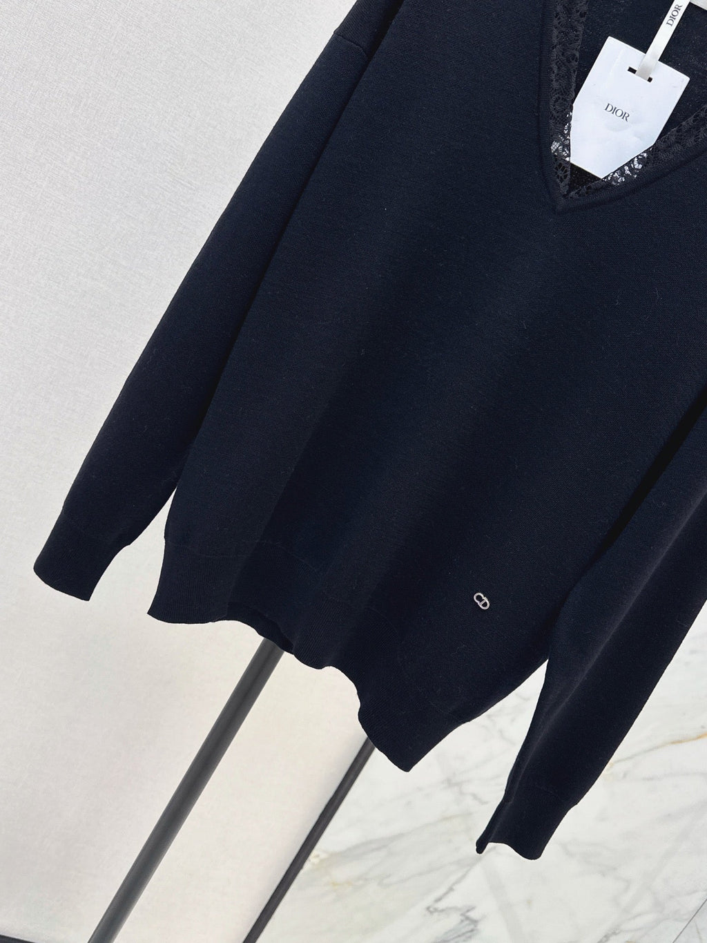 26FW New Cashmere Top with Lace-Panel V-Neck 🖤