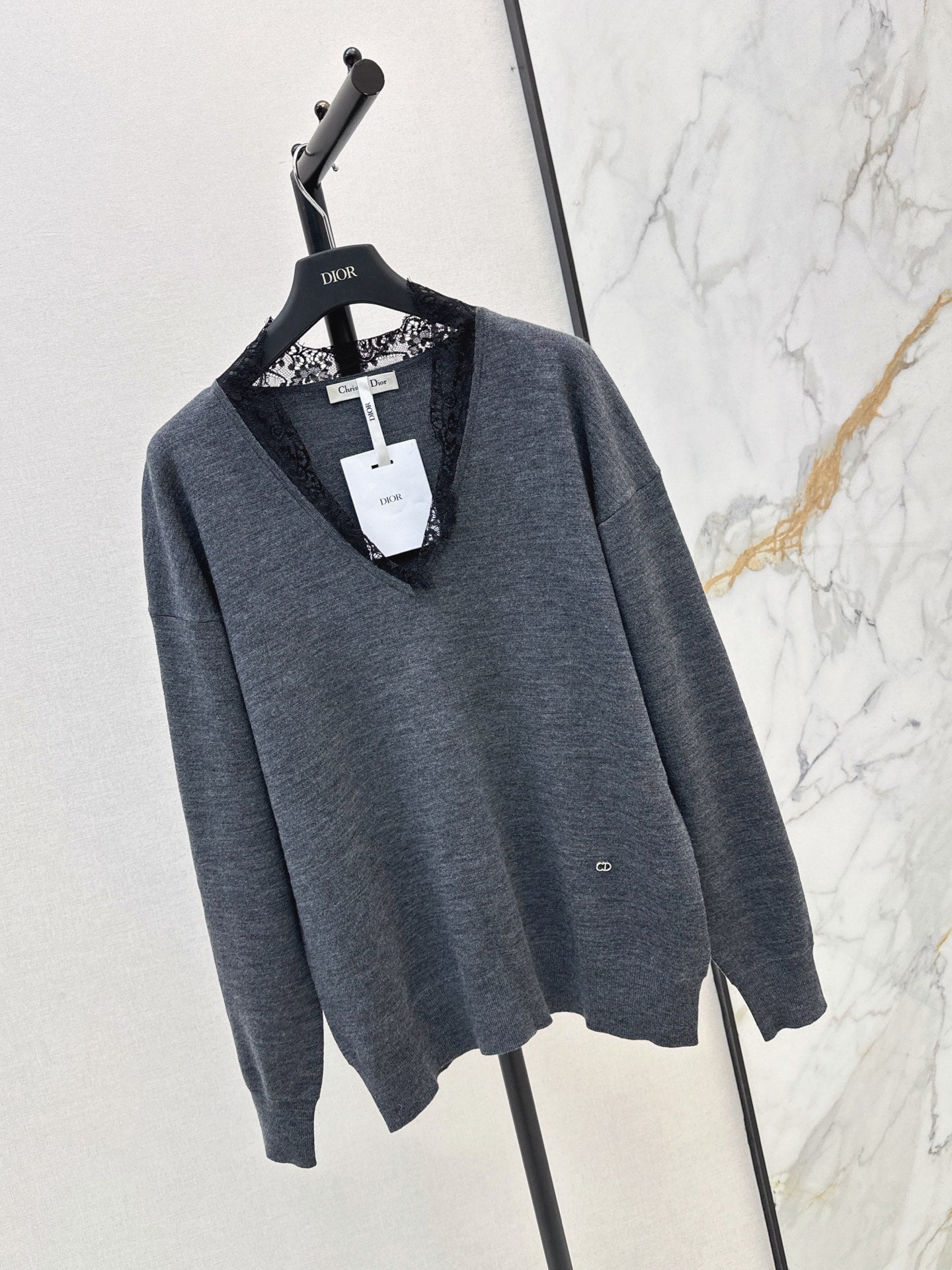26FW New Cashmere Top with Lace-Panel V-Neck 🖤