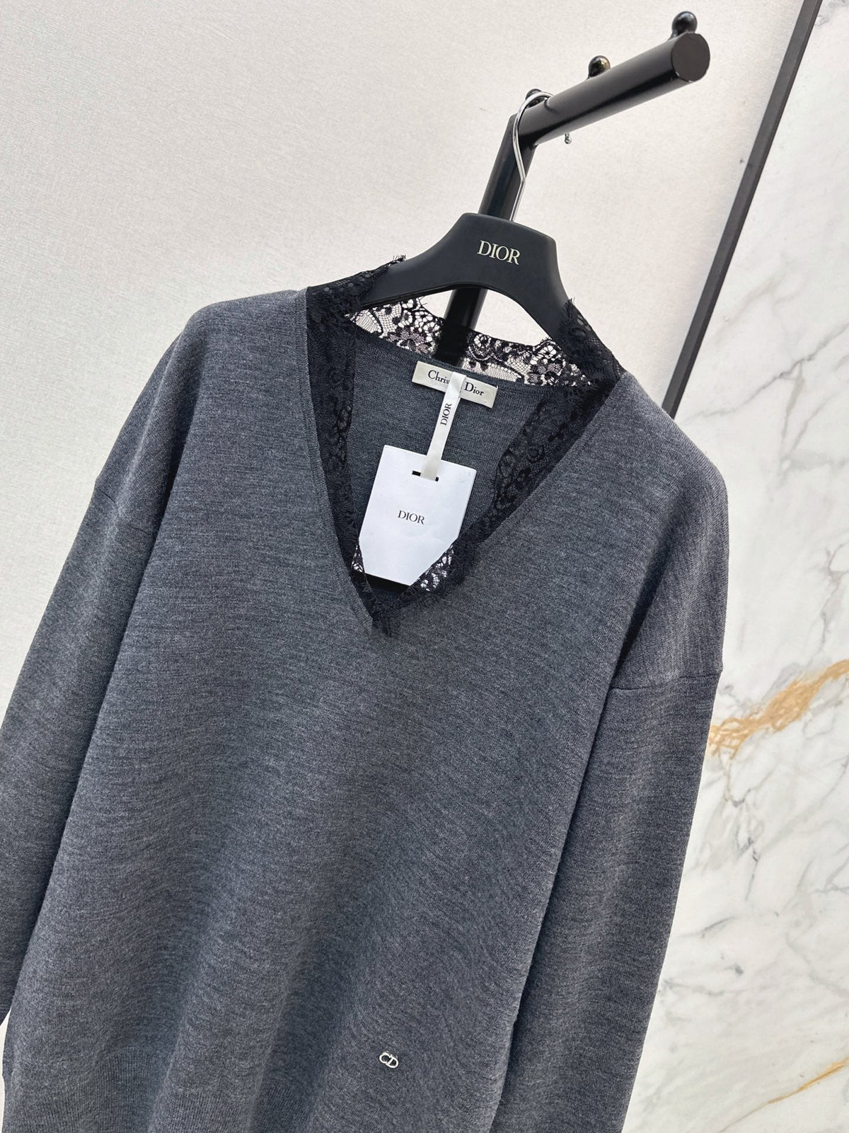 26FW New Cashmere Top with Lace-Panel V-Neck 🖤