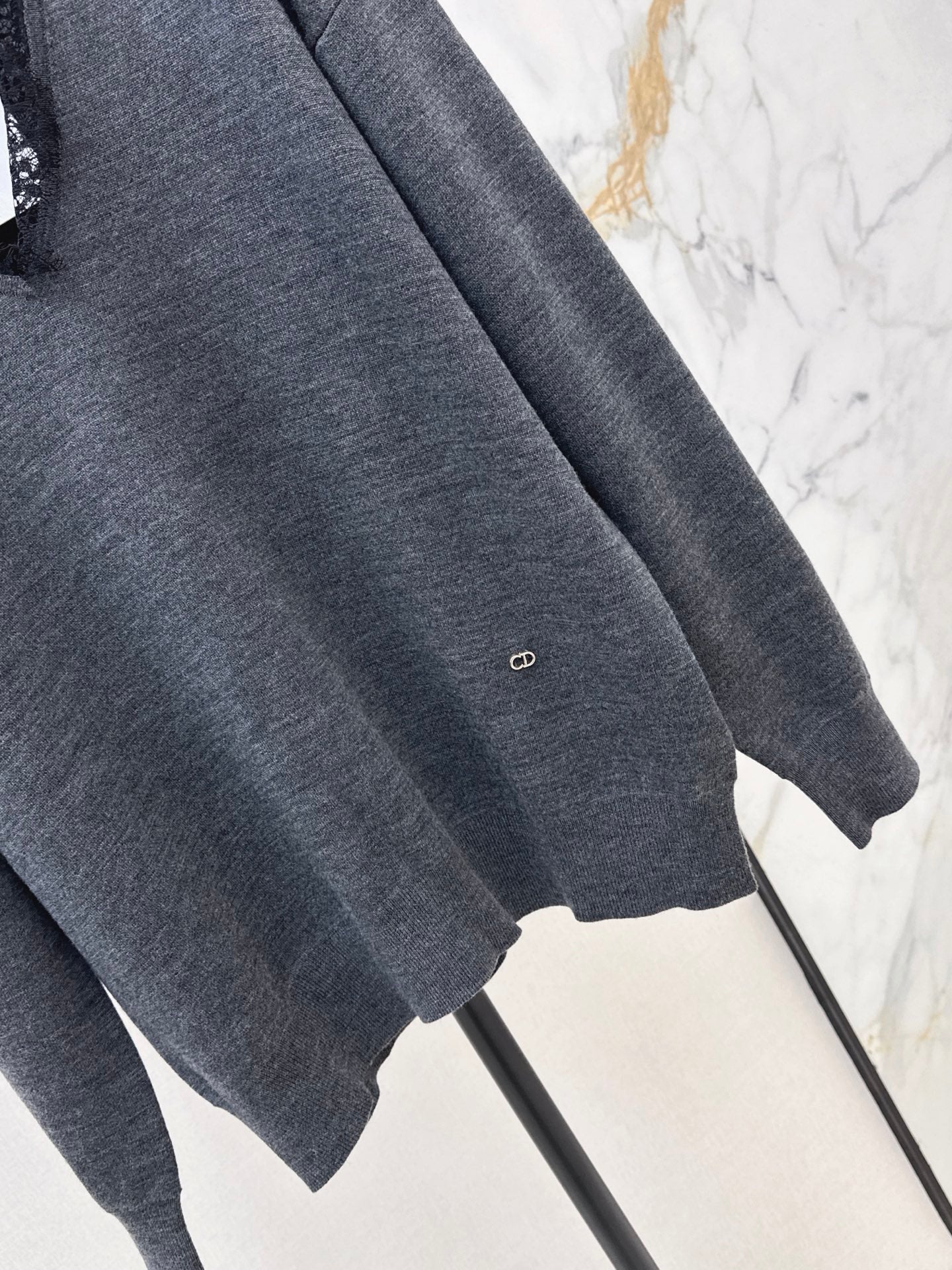 26FW New Cashmere Top with Lace-Panel V-Neck 🖤