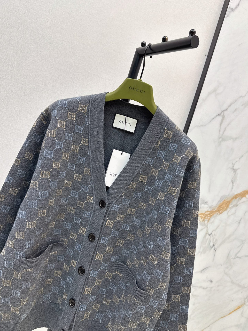 🔥Highest Quality🔥26FW New Limited Edition V-Neck Cardigan with Colorful GG Pattern 🖤
