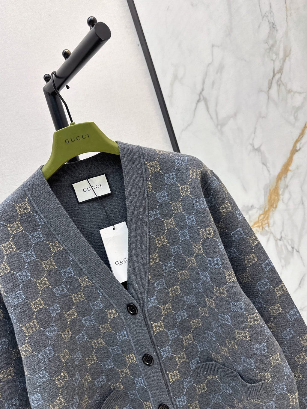 🔥Highest Quality🔥26FW New Limited Edition V-Neck Cardigan with Colorful GG Pattern 🖤