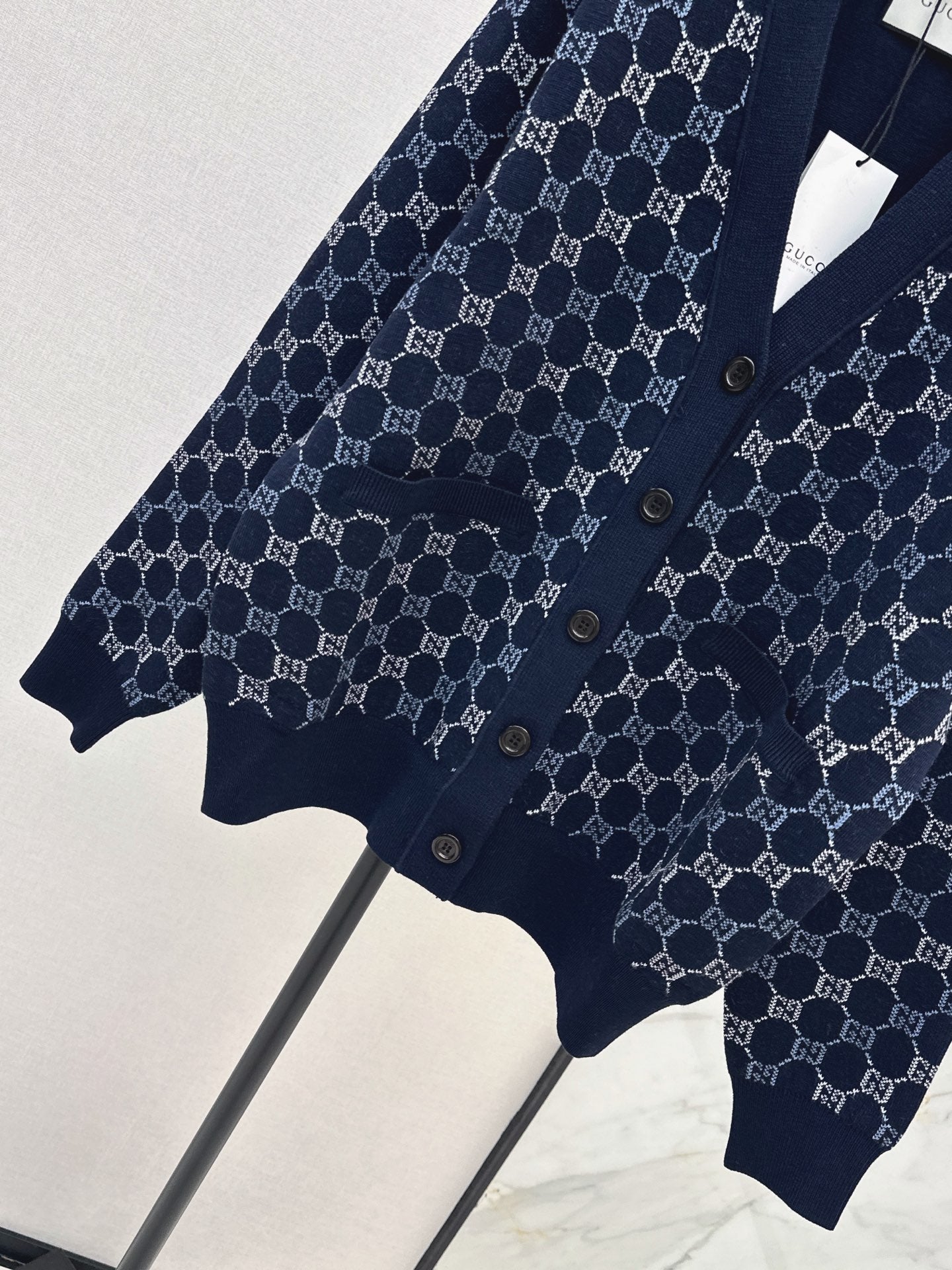 🔥Highest Quality🔥26FW New Limited Edition V-Neck Cardigan with Colorful GG Pattern 🖤