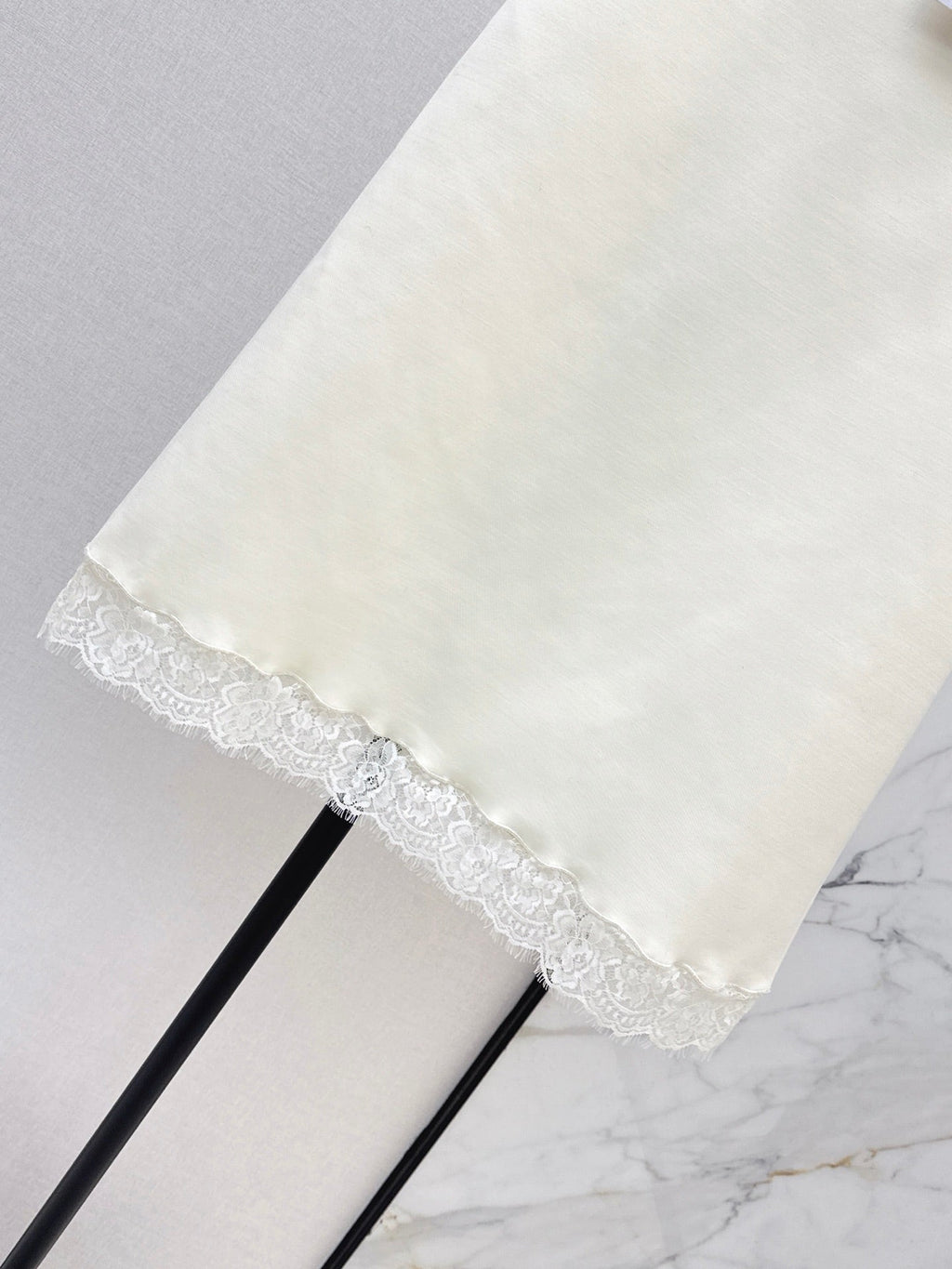 26FW New High-Waisted A-Line Skirt with Lace Paneling 🖤