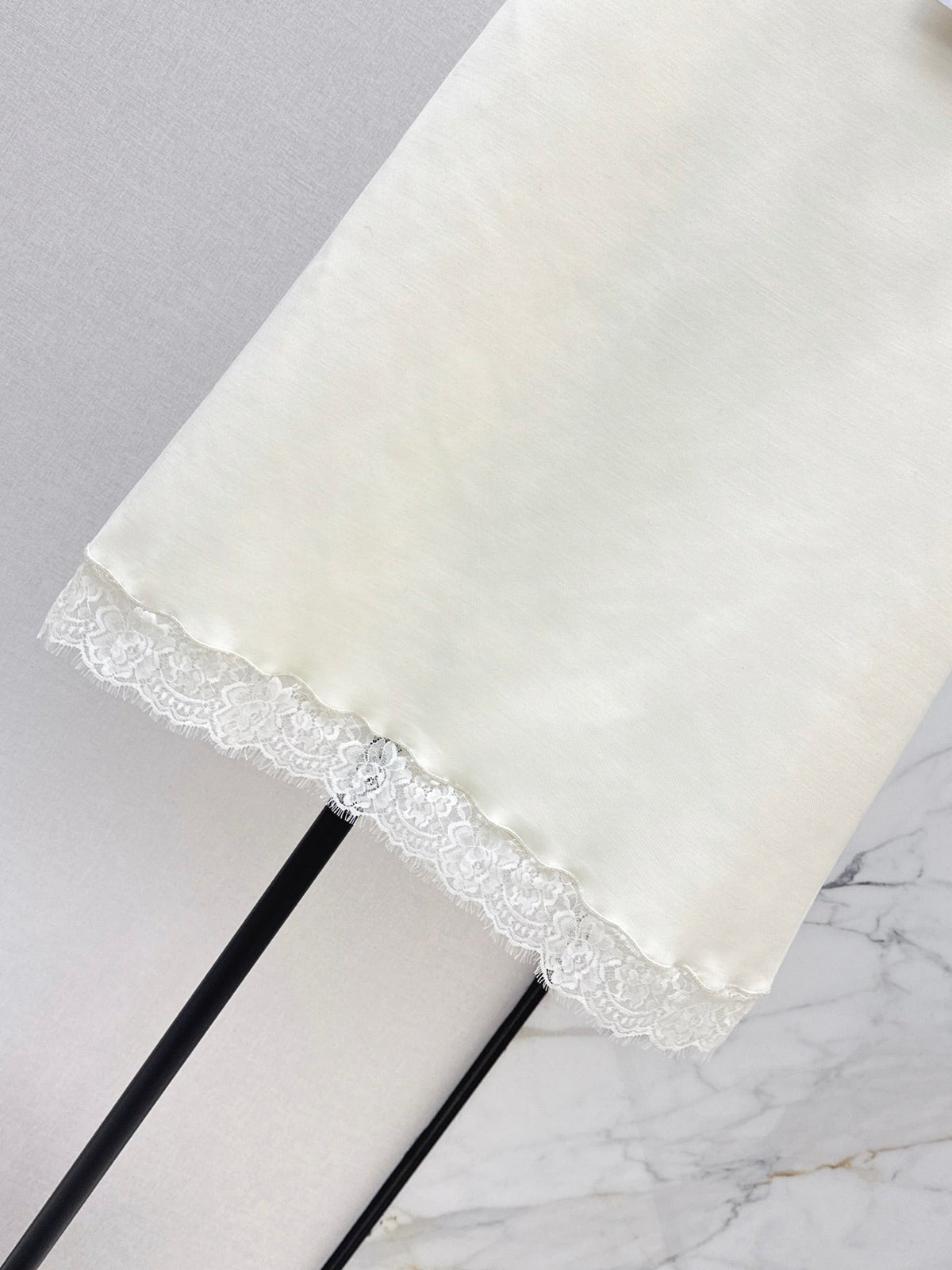 26FW New High-Waisted A-Line Skirt with Lace Paneling 🖤