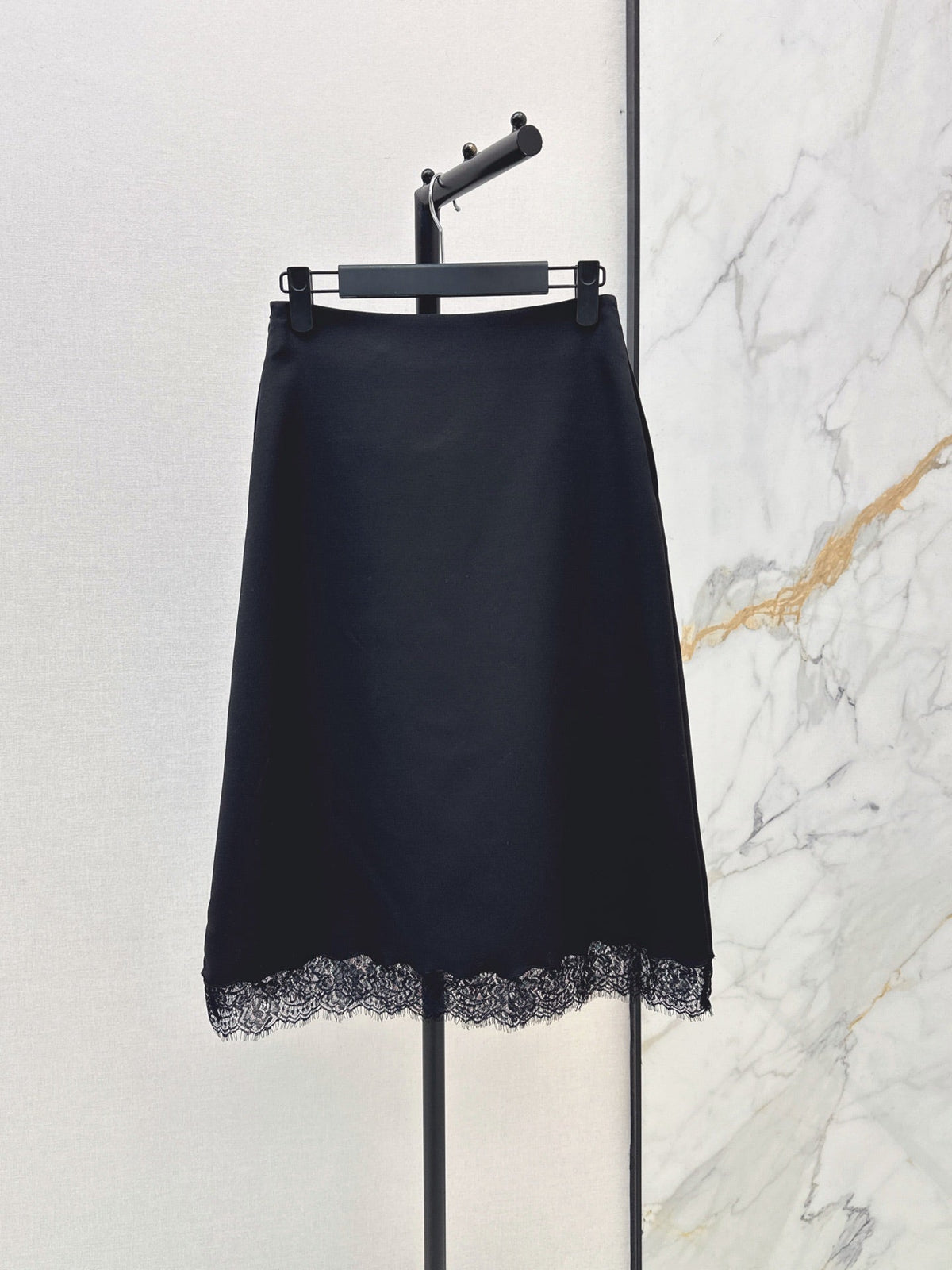 26FW New High-Waisted A-Line Skirt with Lace Paneling 🖤