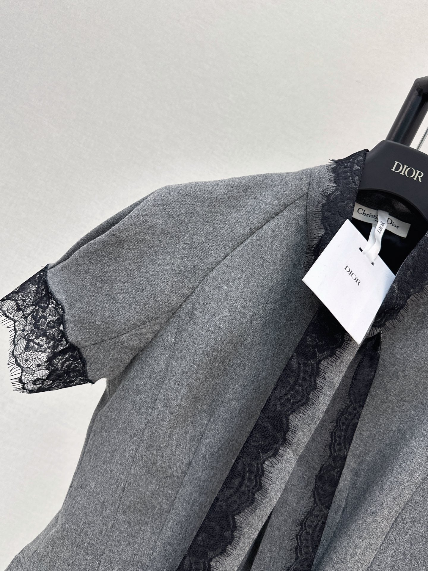 26FW New Short-Sleeve Top with Lace Paneling and Ribbon Detail 🩶