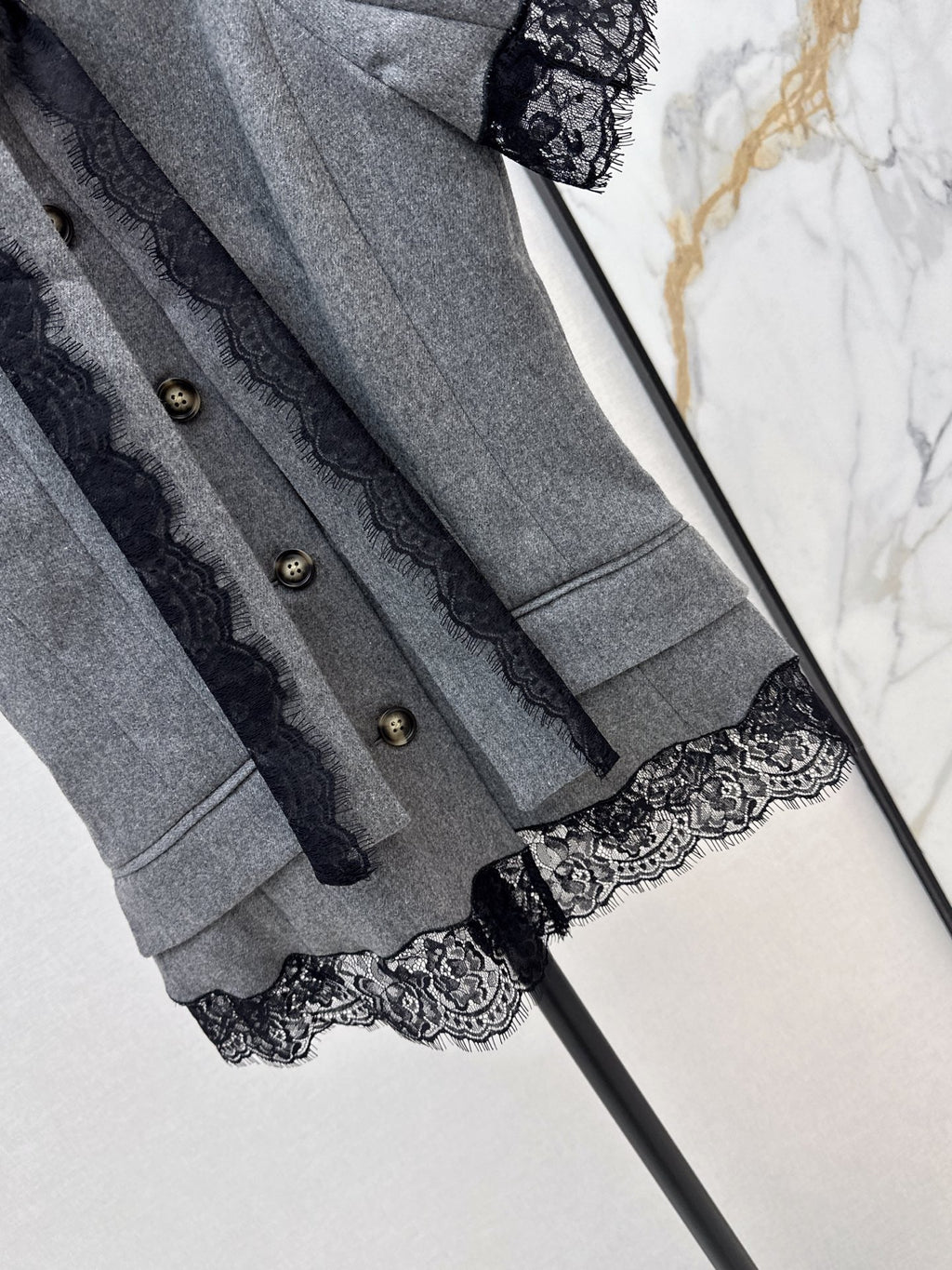 26FW New Short-Sleeve Top with Lace Paneling and Ribbon Detail 🩶