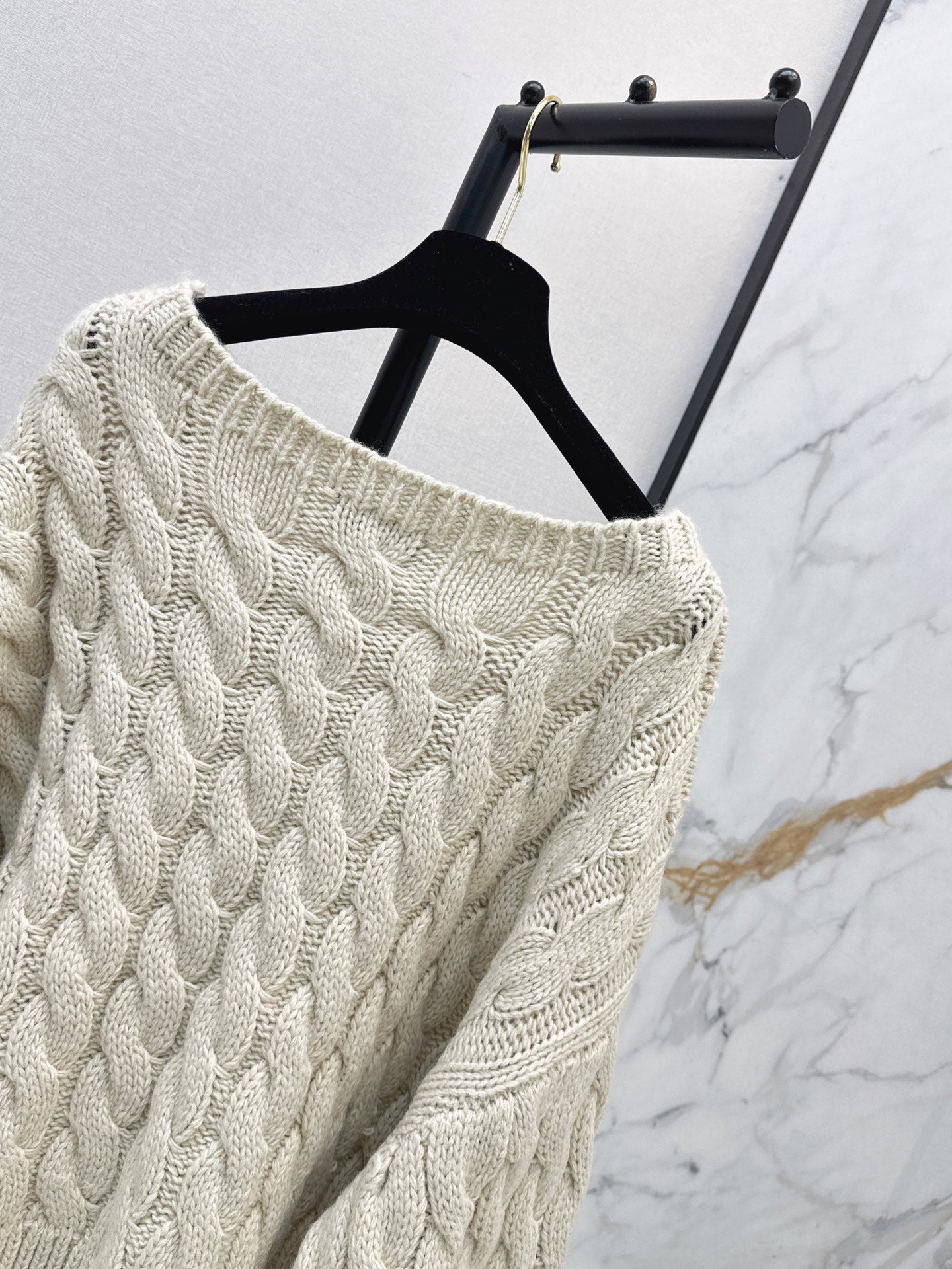 26FW New Cream Pullover Sweater with Woven Logo 🤍