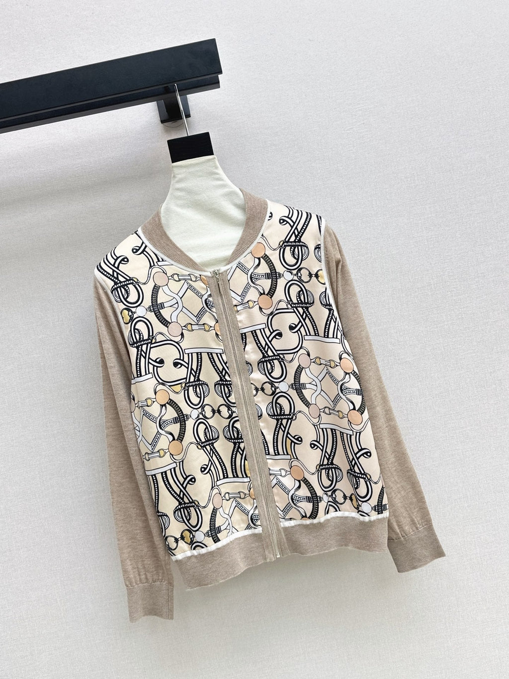 26FW New Long-Sleeve Knit Cardigan with Rayon-Blend Printed Panel 🖤