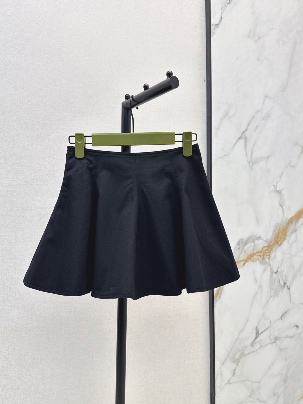 26FW New Fishtail Ruffle-Hem Mini Skirt 🖤