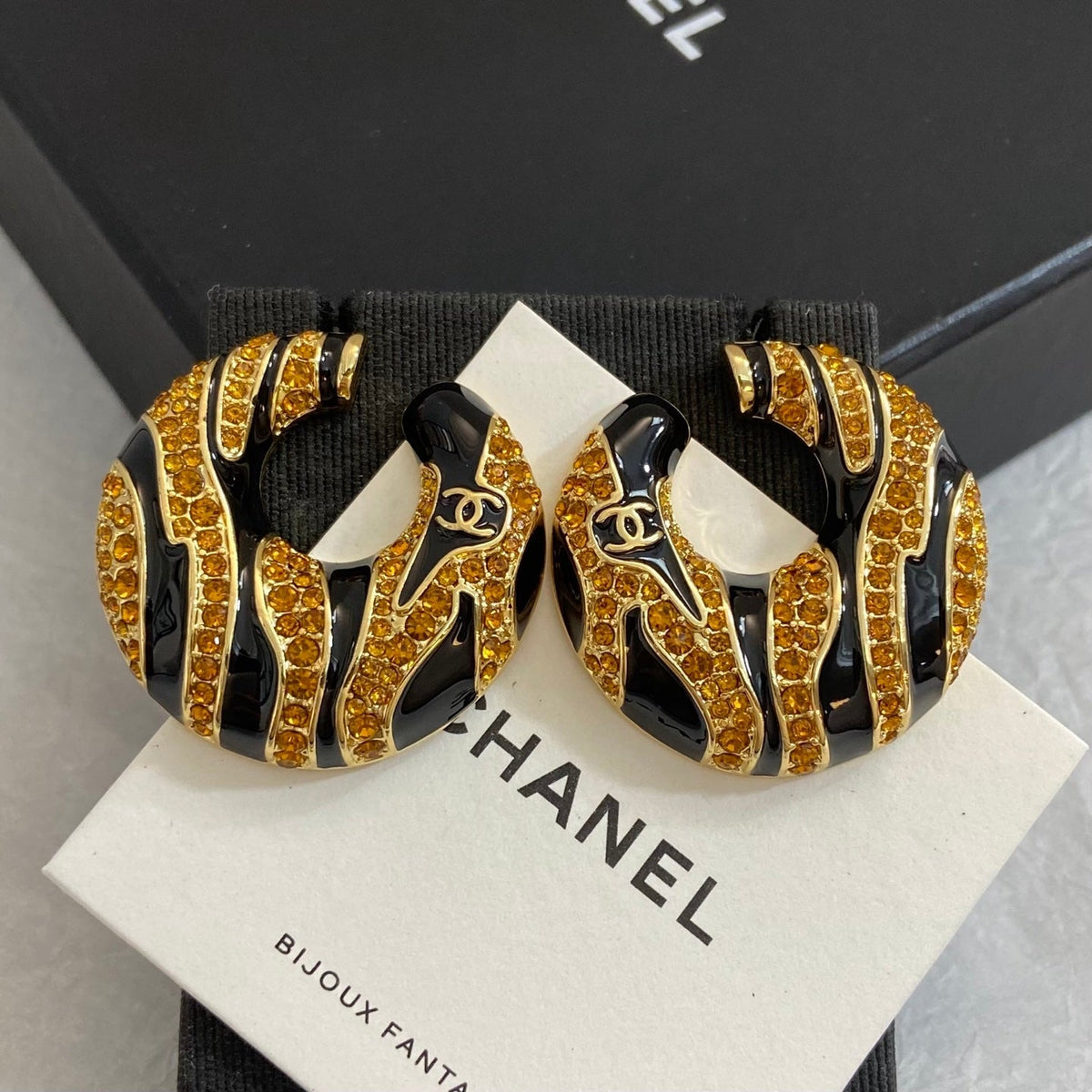 ❤️‍🔥Limited edition❤️‍🔥26FW New Limited-Edition Zebra-Print Double-C Stud Earrings