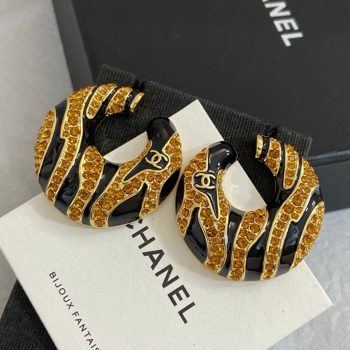 ❤️‍🔥Limited edition❤️‍🔥26FW New Limited-Edition Zebra-Print Double-C Stud Earrings