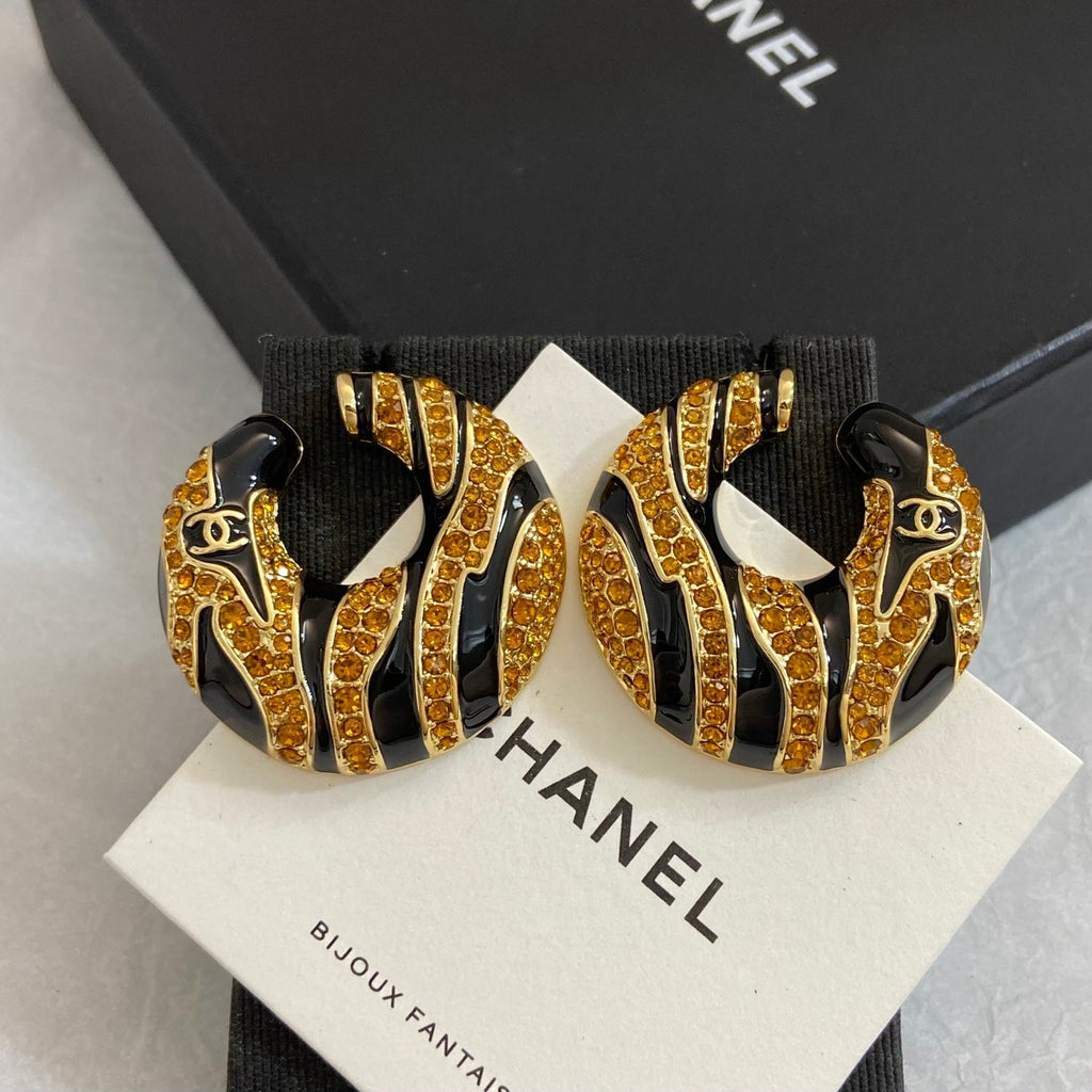 ❤️‍🔥Limited edition❤️‍🔥26FW New Limited-Edition Zebra-Print Double-C Stud Earrings