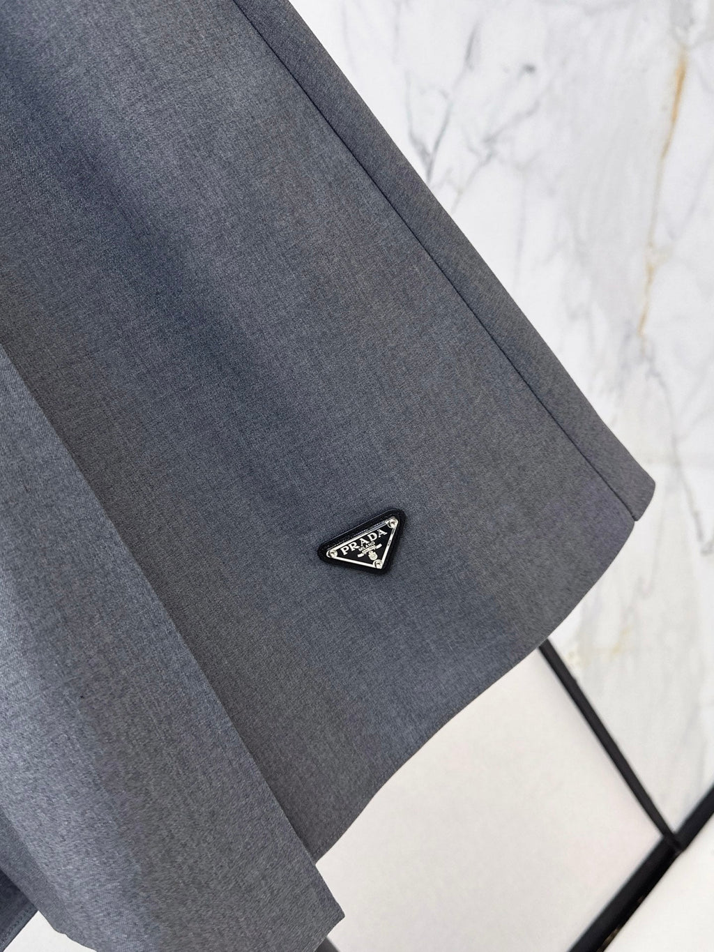 26FW New Long Skirt with Elastic Waist and Triangle Logo Detail 🖤