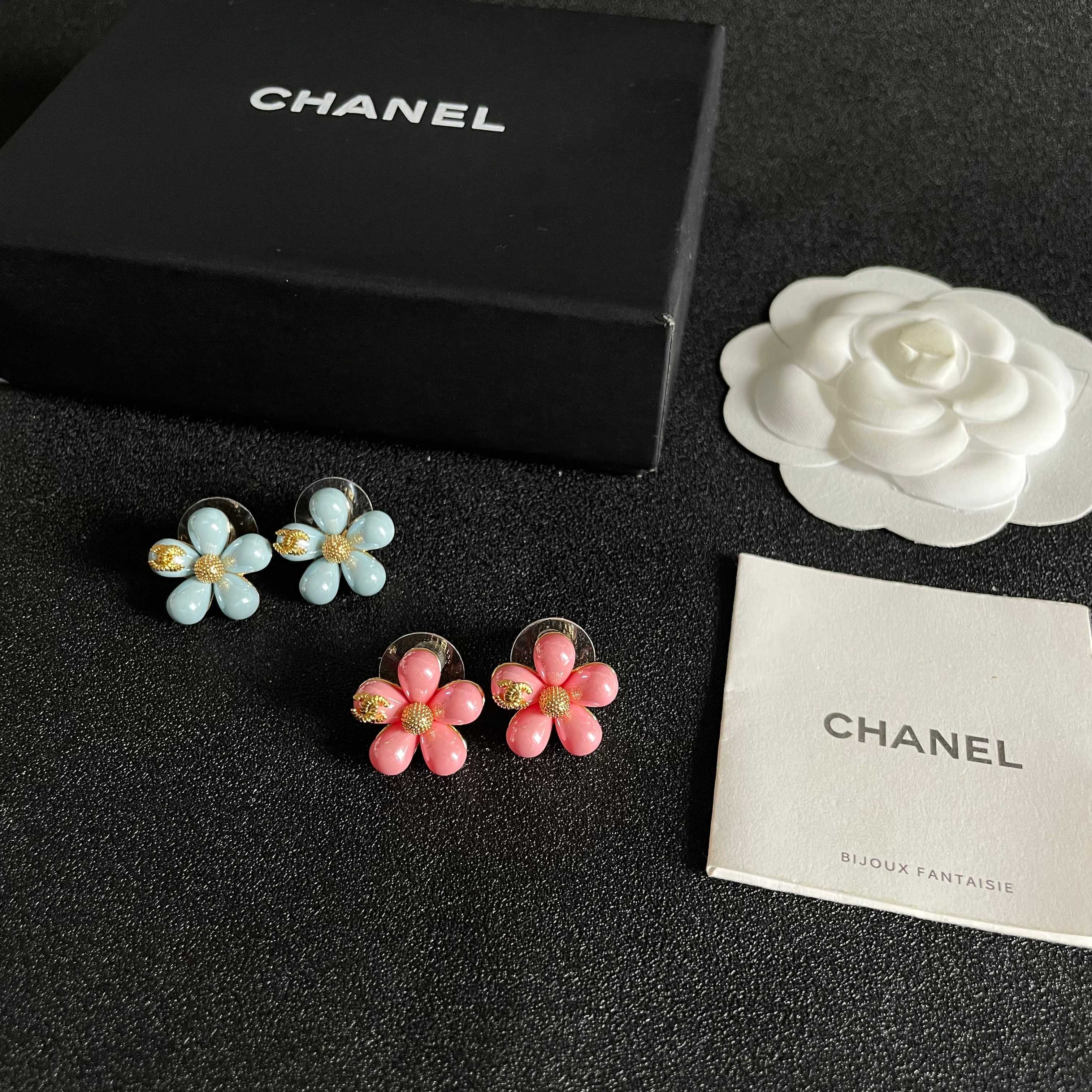 26FW New Double-C Floral Stud Earrings
