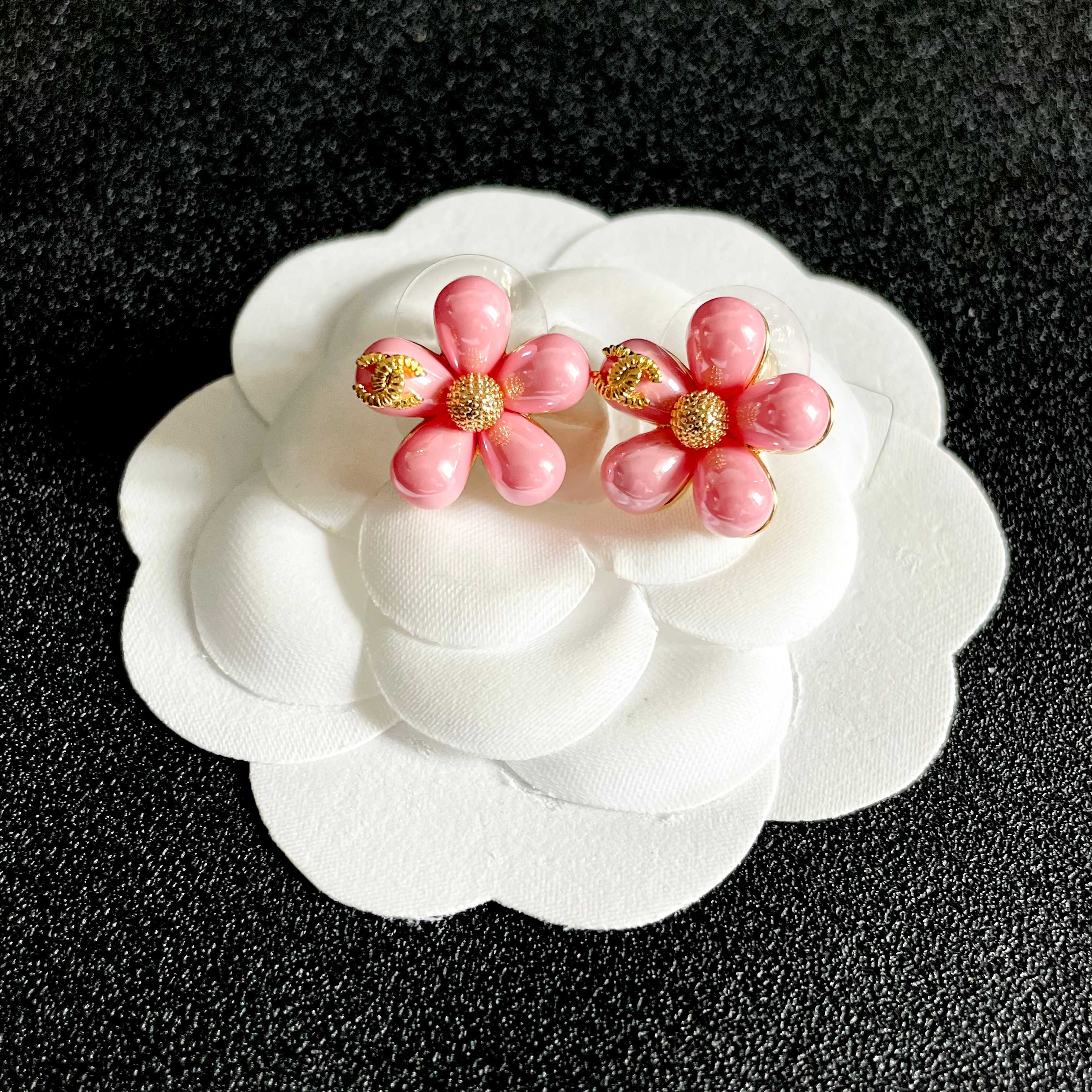 26FW New Double-C Floral Stud Earrings
