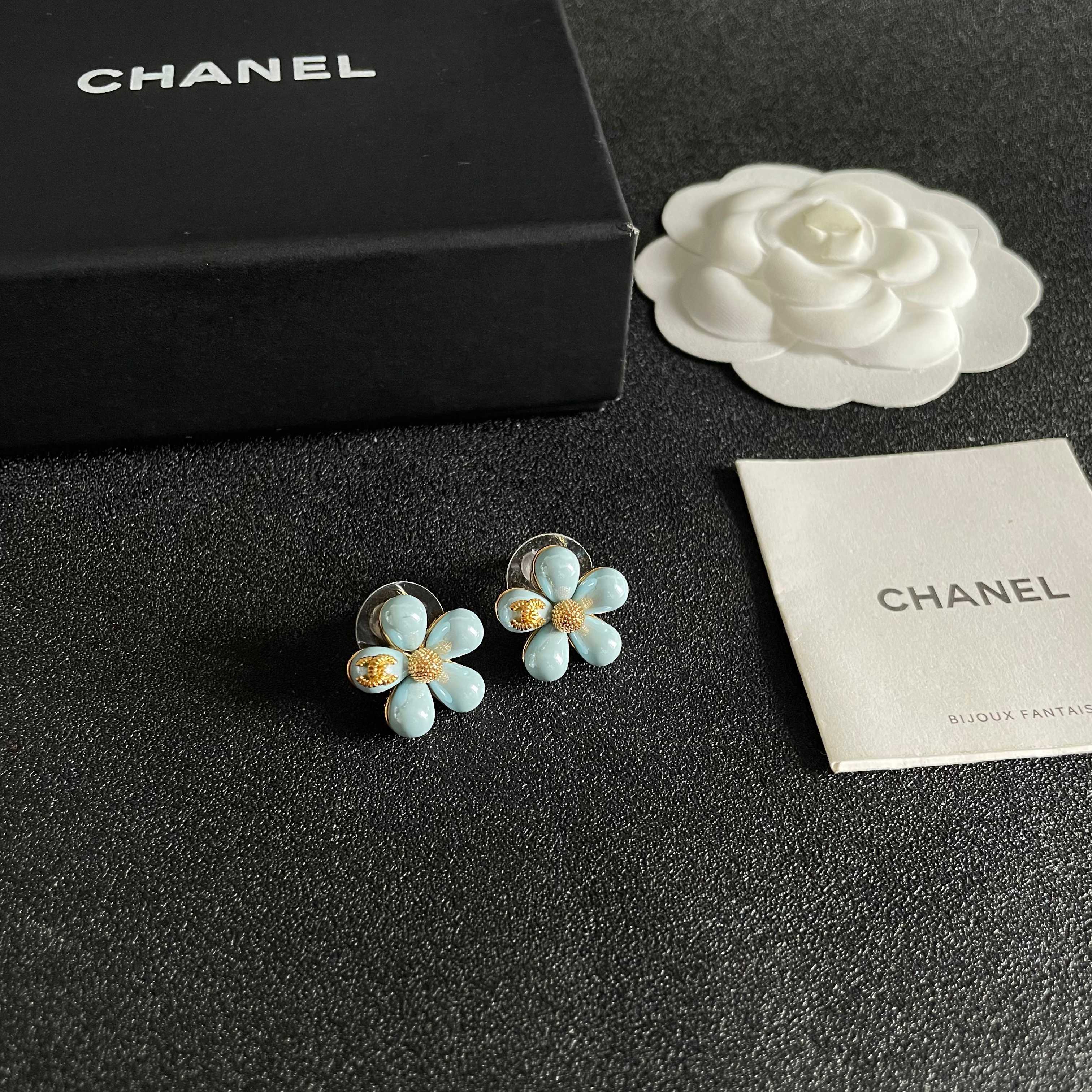 26FW New Double-C Floral Stud Earrings