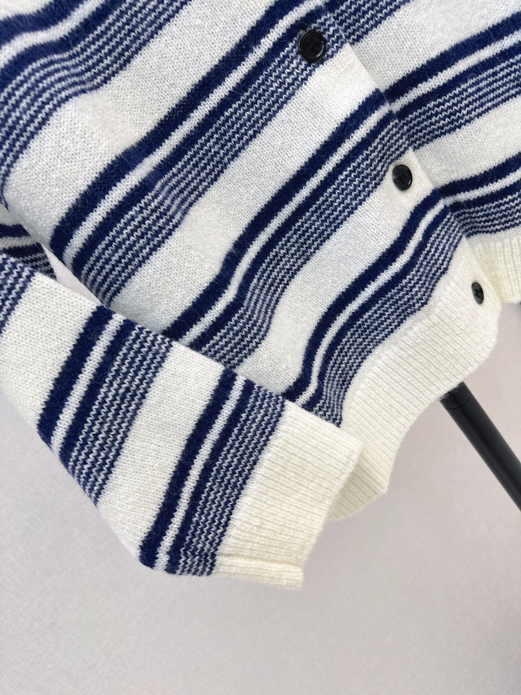 26FW New Striped Crew-Neck Cardigan 🤍