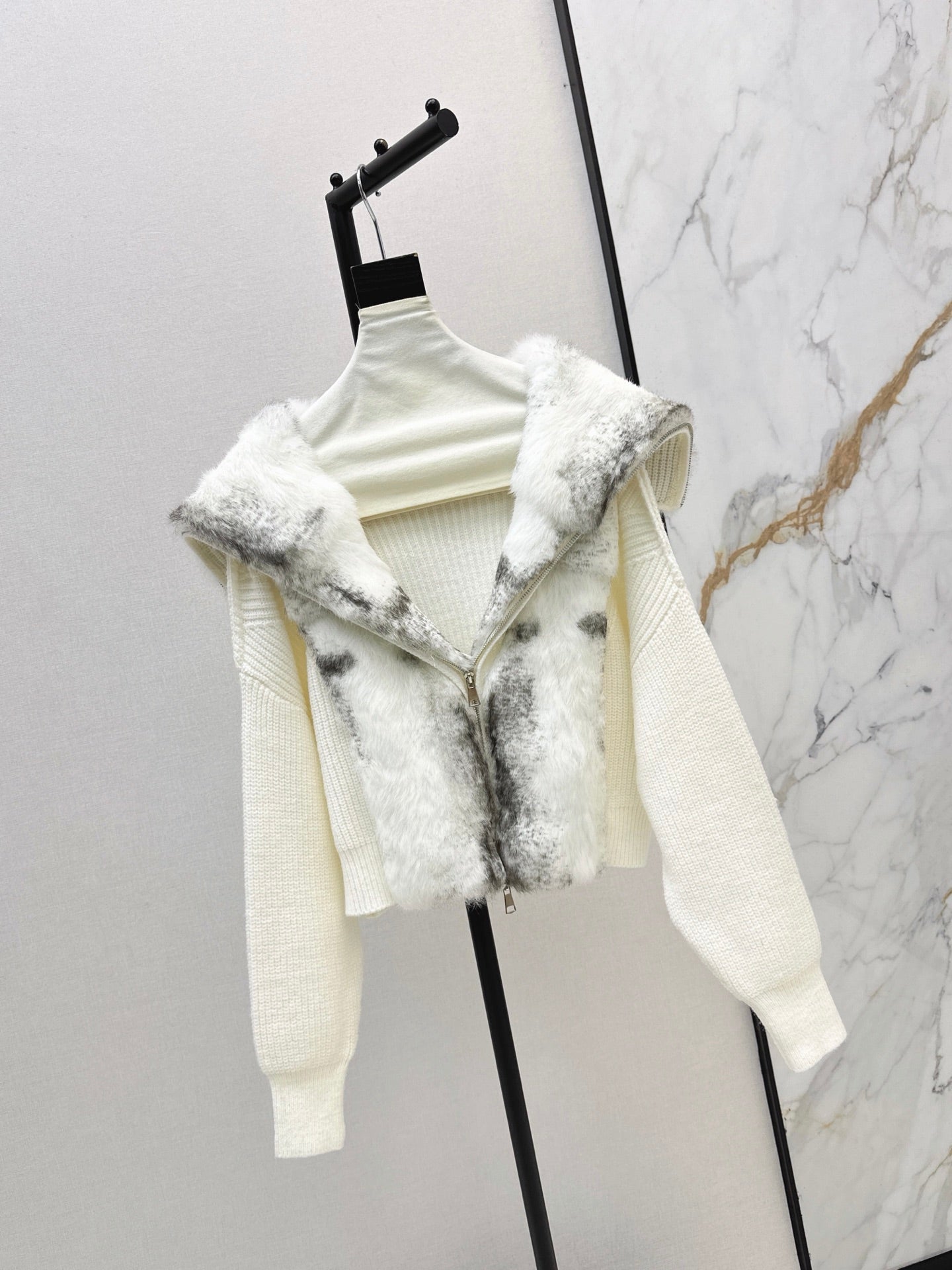 ❤️‍🔥Limited edition❤️‍🔥26FW New Knit Cardigan with Fox Fur Trim 🤎