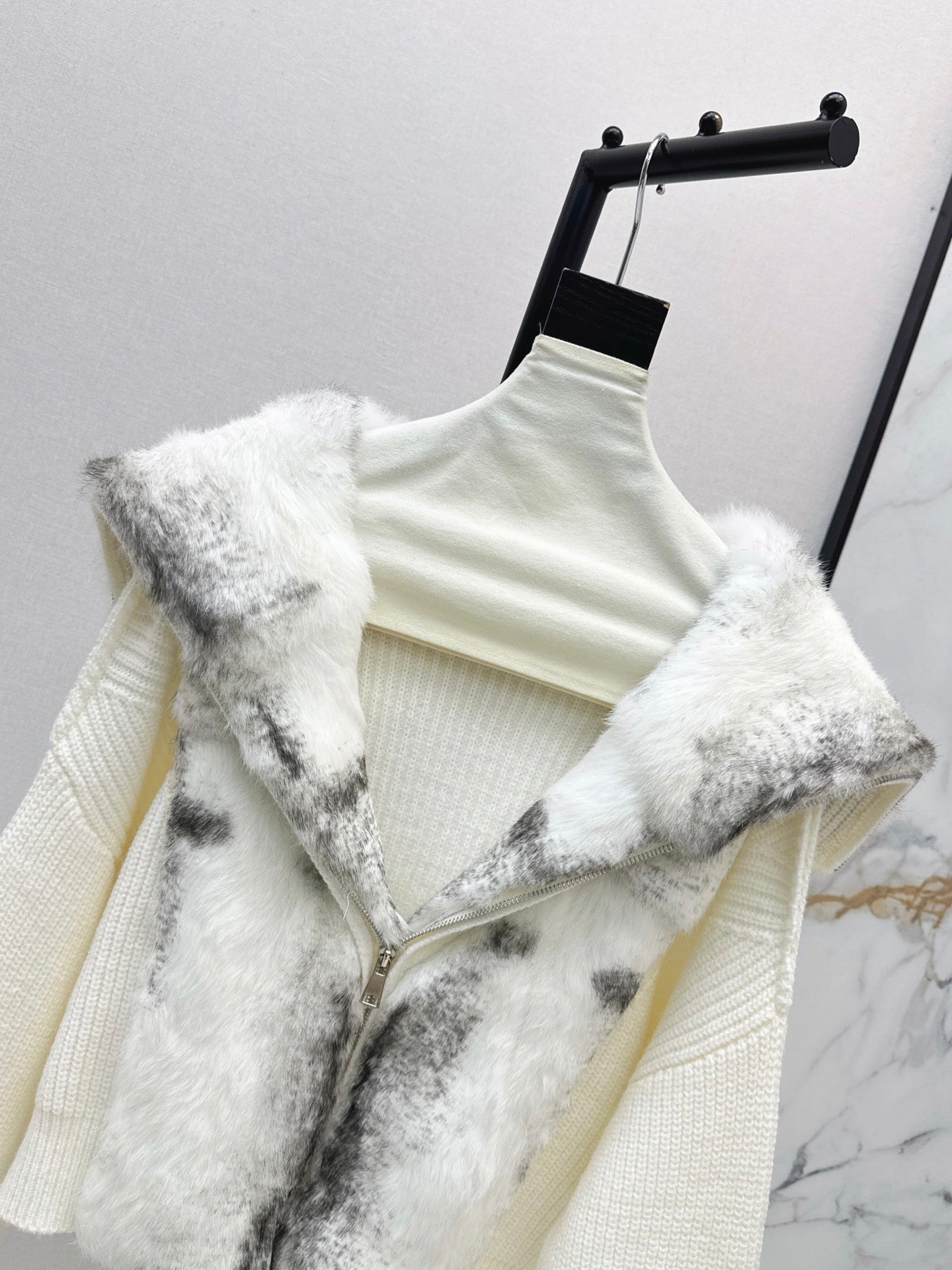 ❤️‍🔥Limited edition❤️‍🔥26FW New Knit Cardigan with Fox Fur Trim 🤎