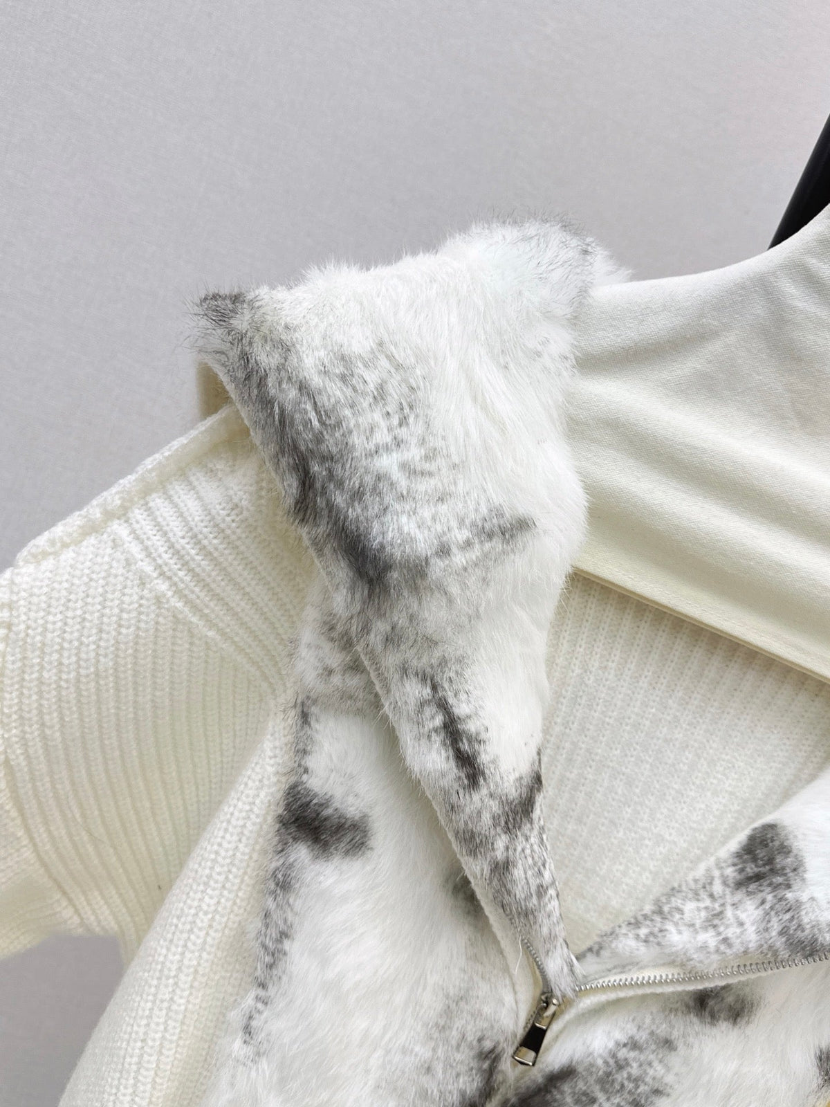 ❤️‍🔥Limited edition❤️‍🔥26FW New Knit Cardigan with Fox Fur Trim 🤎